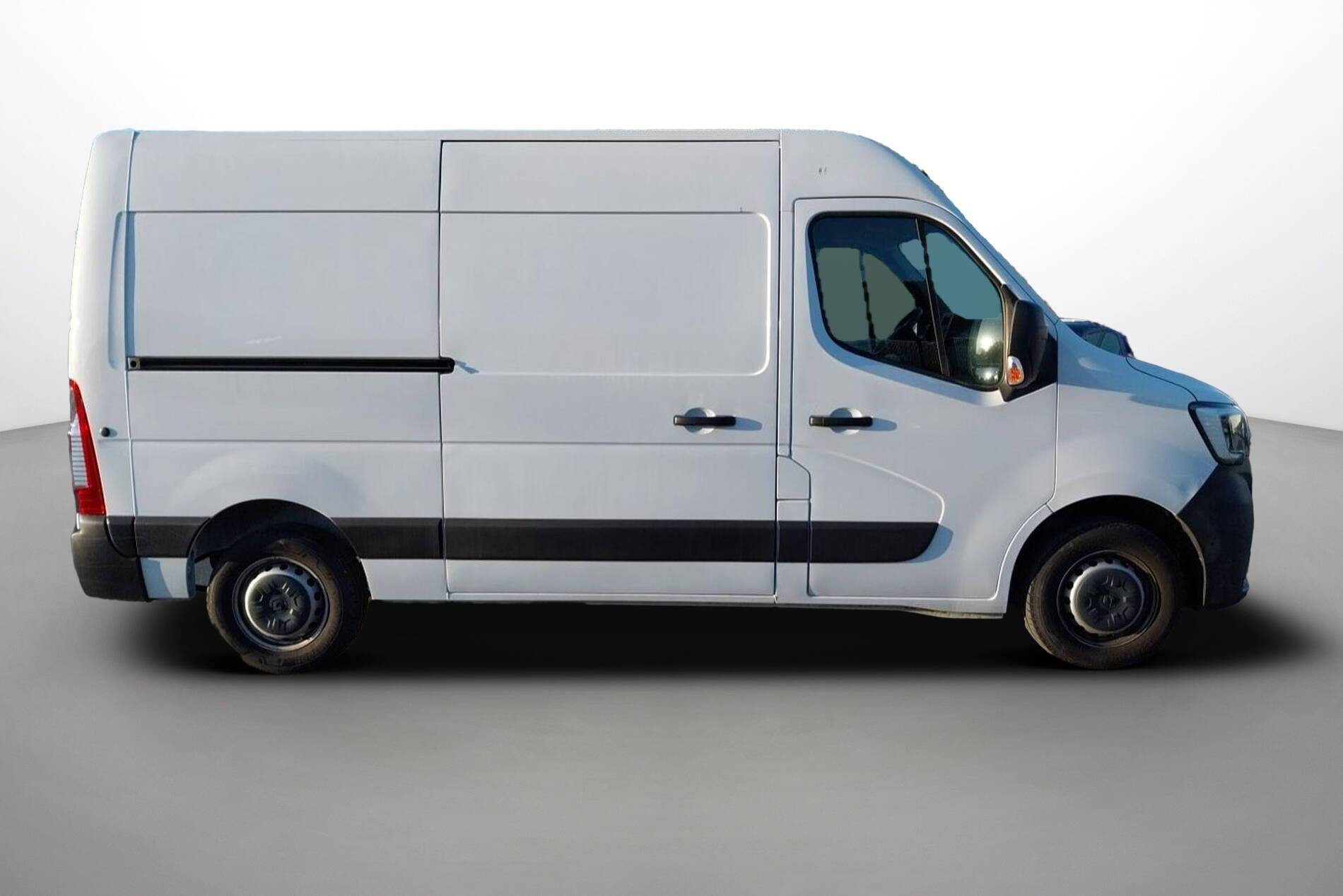 Vente en ligne Renault Master Fourgon MASTER FGN TRAC F3500 L2H2 BLUE DCI 135 au prix de 26 990 €