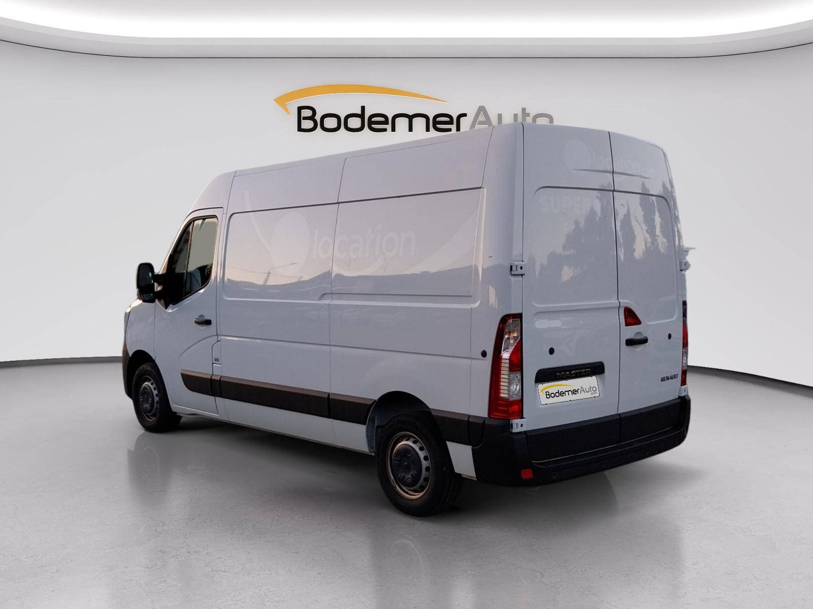 Vente en ligne Renault Master Fourgon MASTER FGN TRAC F3500 L2H2 BLUE DCI 135 au prix de 25 990 €