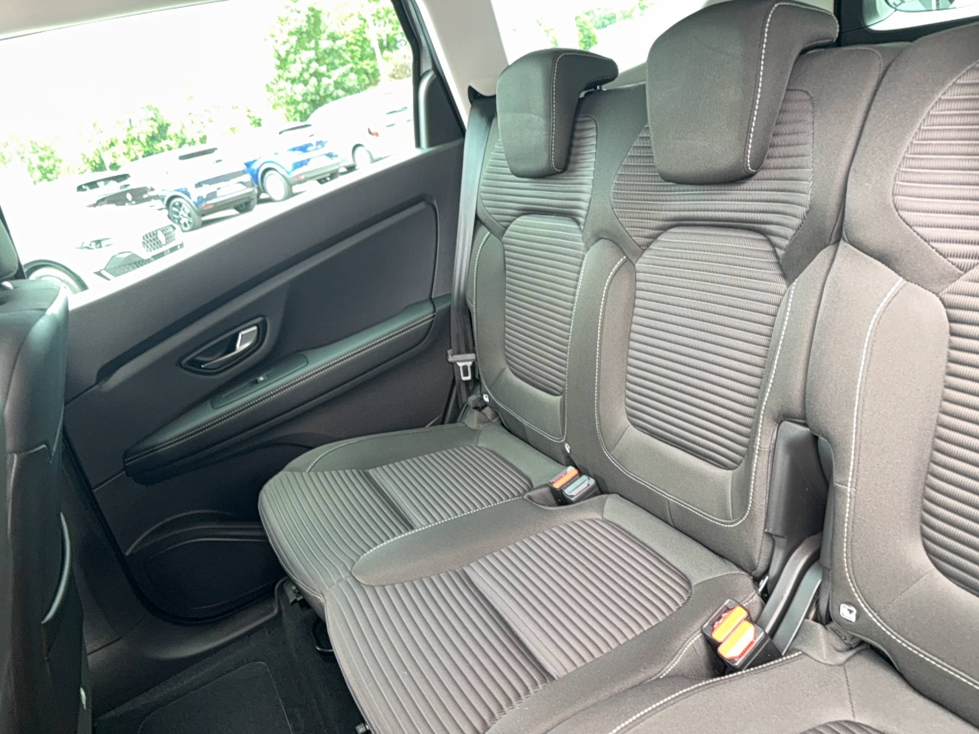 Vente en ligne Renault Grand Scenic 4 Grand Scenic TCe 140 EDC au prix de 22 830 €