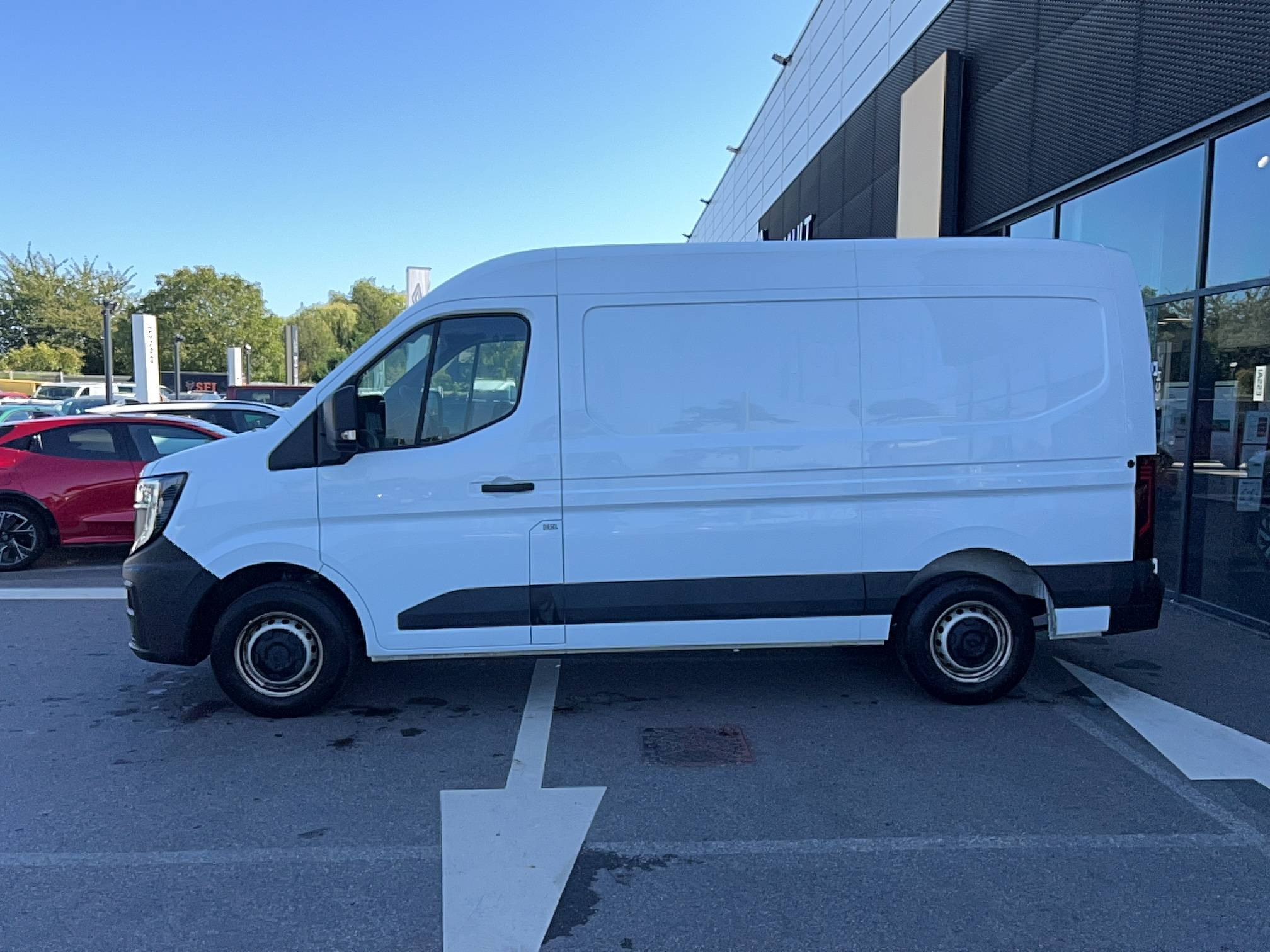 Vente en ligne Renault Master Fourgon MASTER FG BLUE DCI 130 L2H2 3T5 TR au prix de 29 990 €