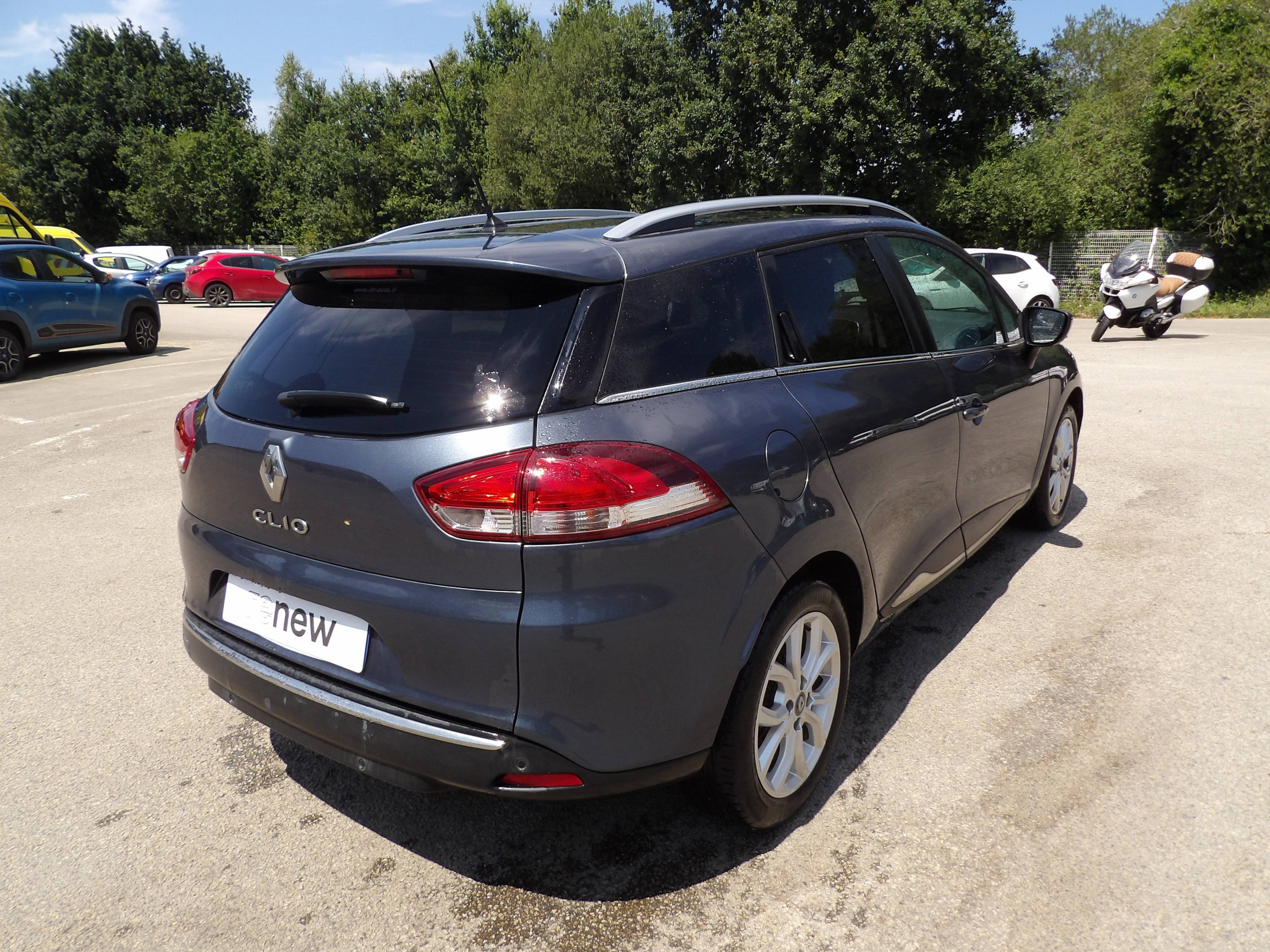 Vente en ligne Renault Clio 4 Estate Clio Estate TCe 120 Energy  EDC au prix de 11 499 €