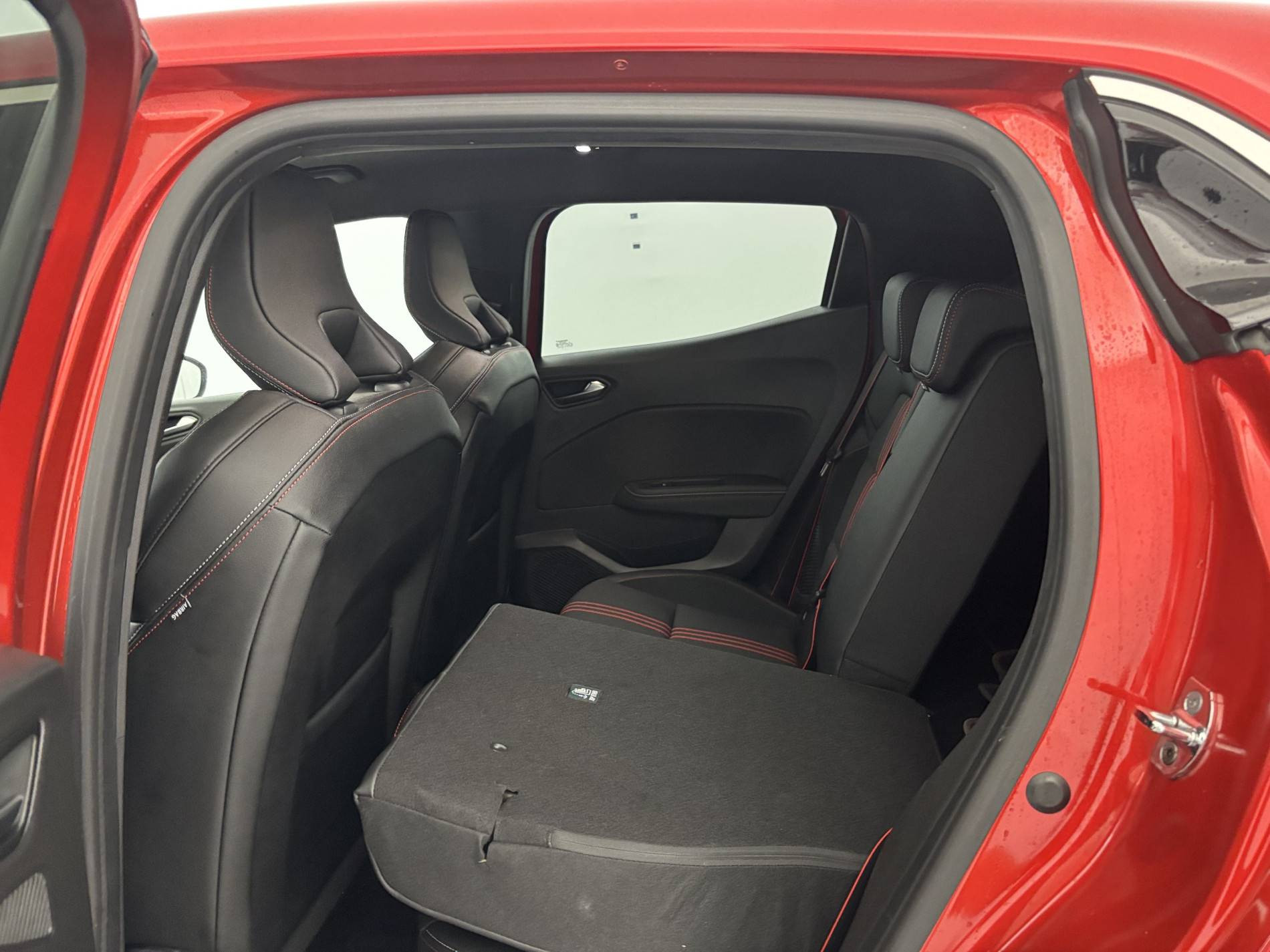 Vente en ligne Renault Clio 5 Clio E-Tech 140 - 21N au prix de 18 390 €