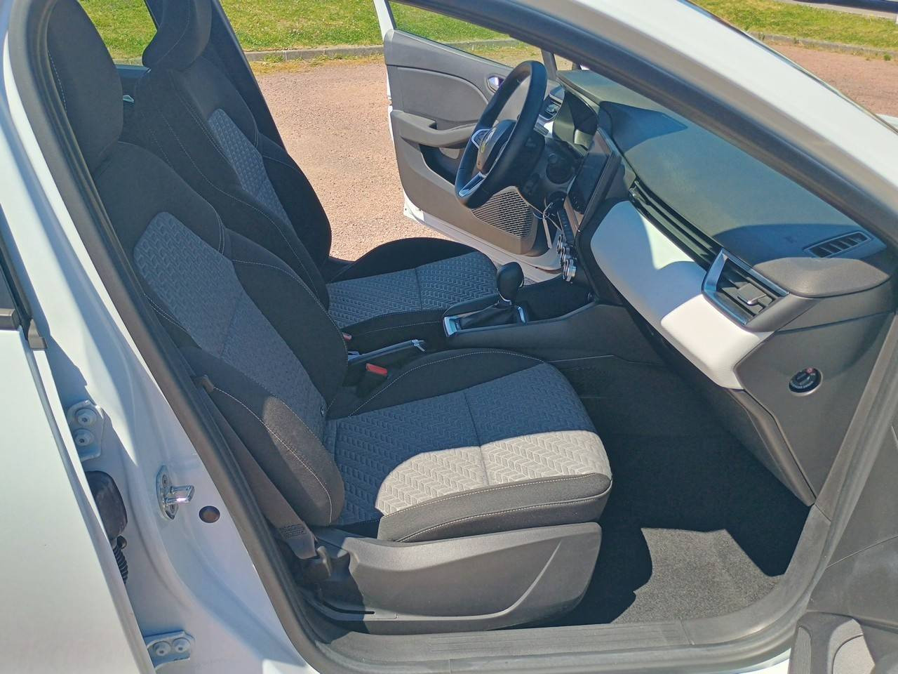 Vente en ligne Renault Clio 5 Clio E-Tech 140 - 21N au prix de 16 490 €