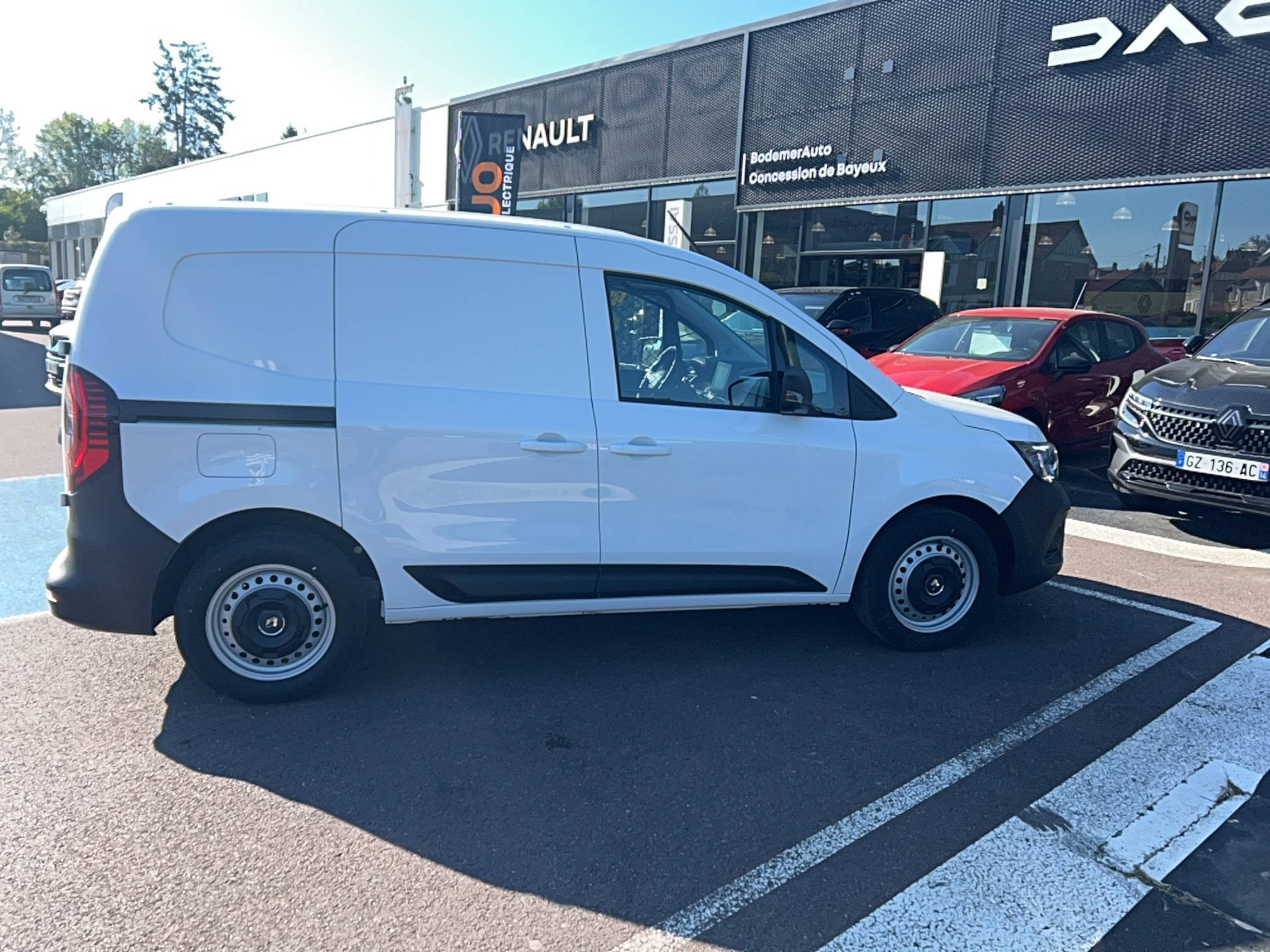 Vente en ligne Renault Kangoo Van E-Tech  FG SESAME L1 AC22/DC80 GSR2 au prix de 28 200 €