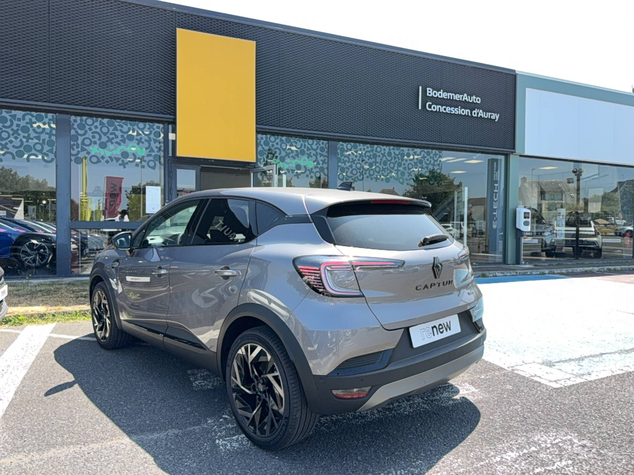 Vente en ligne Renault Captur  E-Tech full hybrid 160 ch au prix de 32 490 €