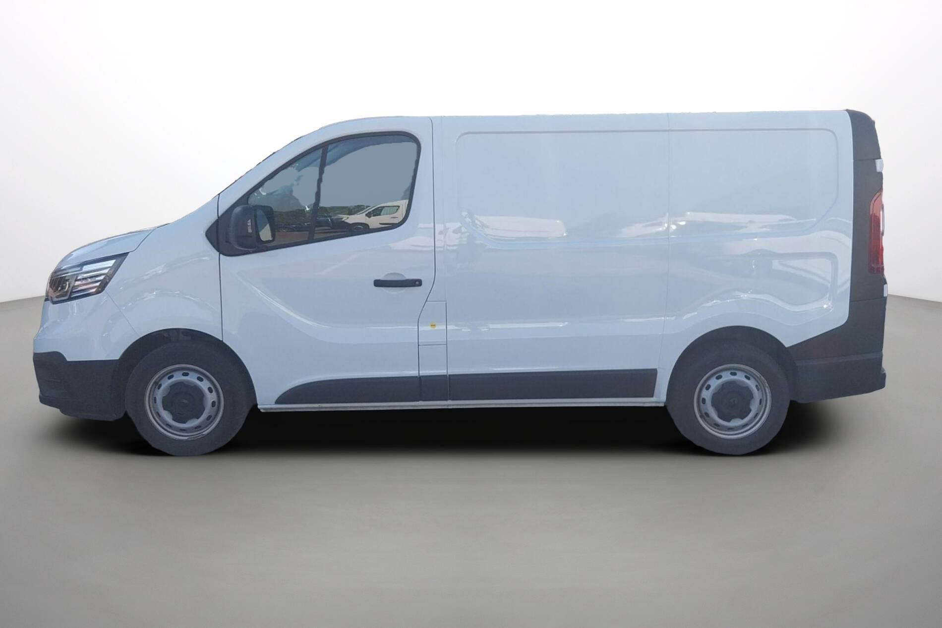 Vente en ligne Renault Trafic 3 Fourgon TRAFIC FG BLUE DCI 130 L1H1 3T GSR2 au prix de 22 990 €
