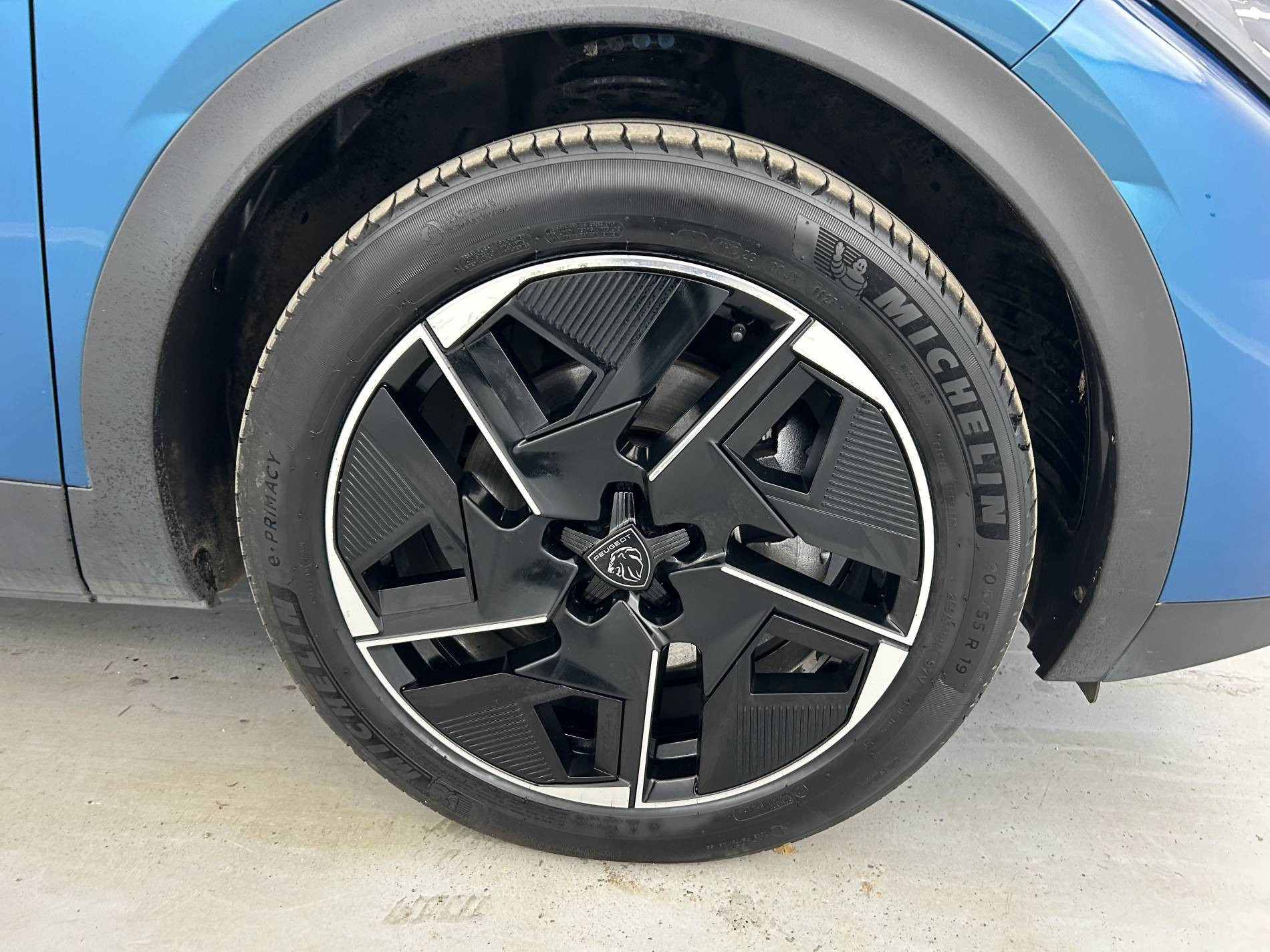 Vente en ligne Peugeot 408  PHEV 180 e-EAT8 au prix de 20 490 €