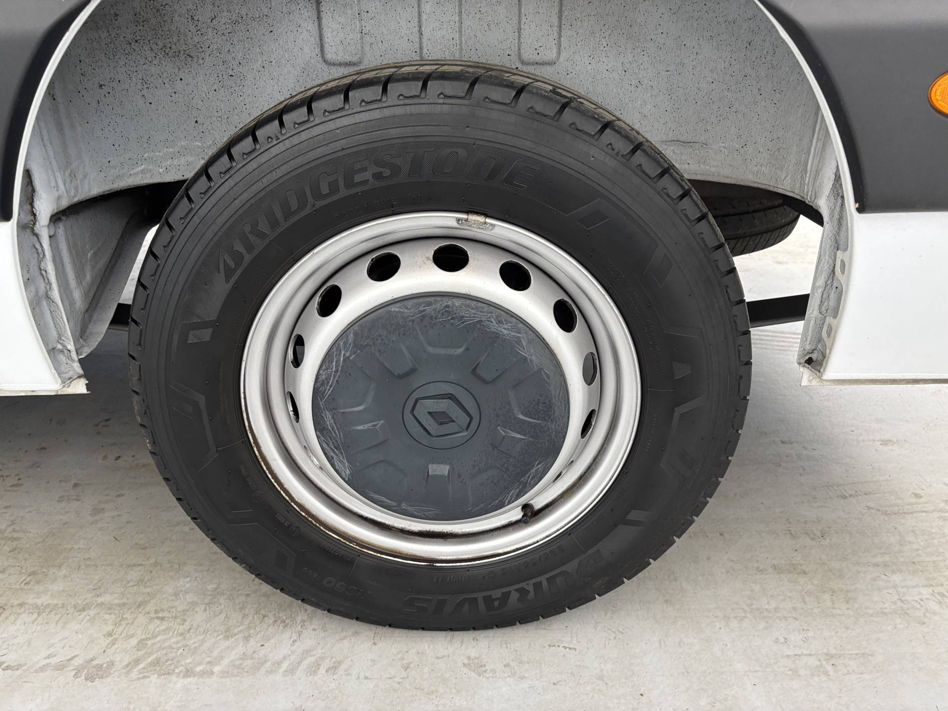 Vente en ligne Renault Master Fourgon MASTER FGN TRAC F3500 L3H3 BLUE DCI 135 au prix de 25 990 €