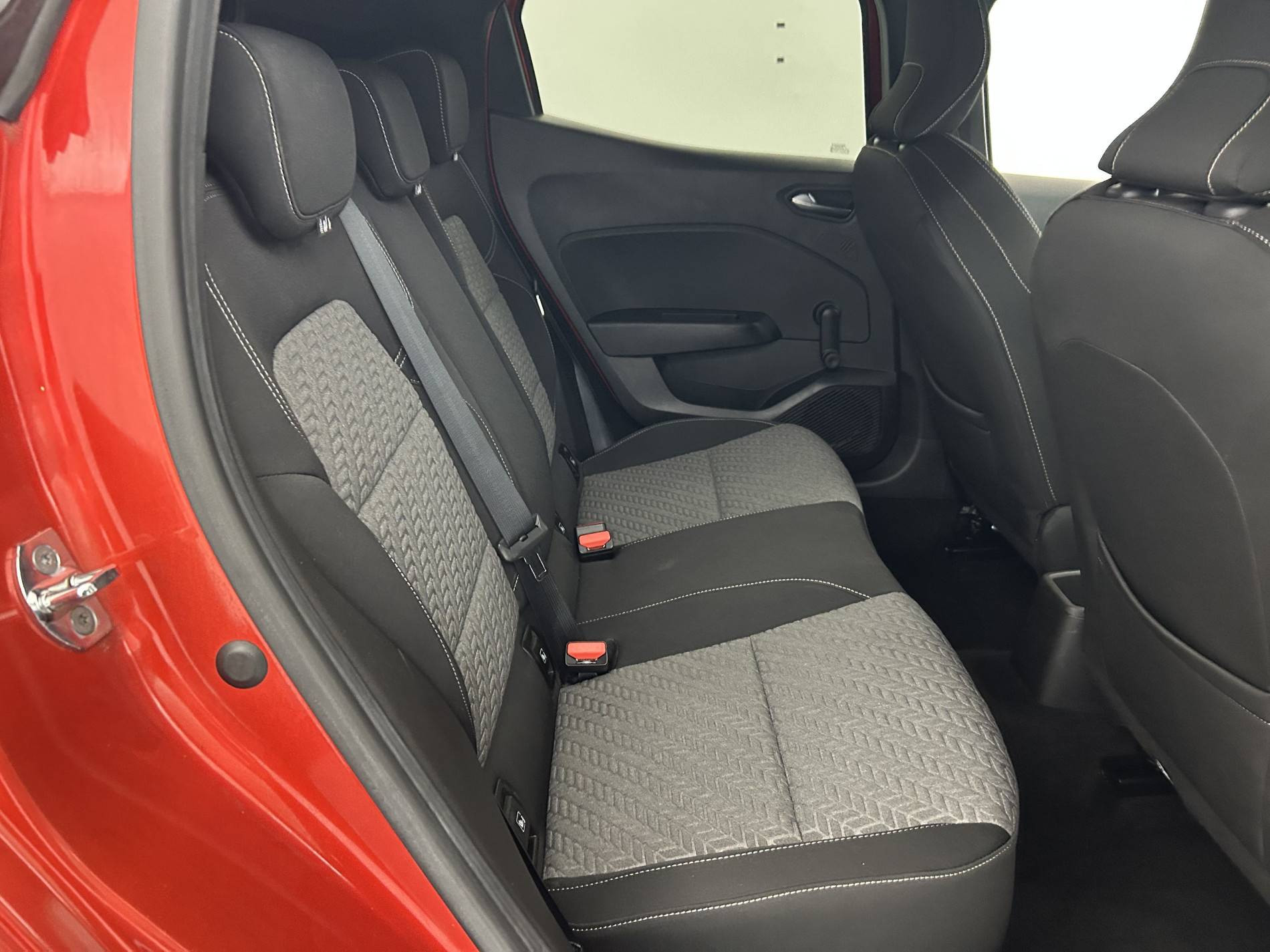 Vente en ligne Renault Clio 5 Clio TCe 90 - 21 au prix de 12 390 €