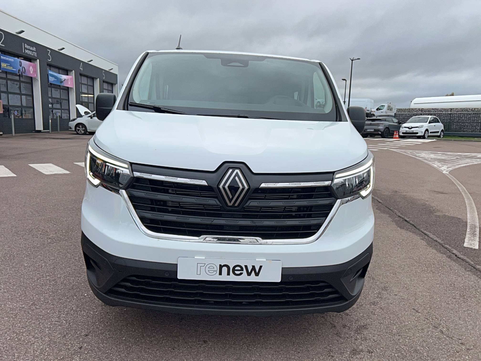 Vente en ligne Renault Trafic Cabine Approfondie TRAFIC CA L2H1 3T BLUE DCI 150 AUTO au prix de 35 990 €