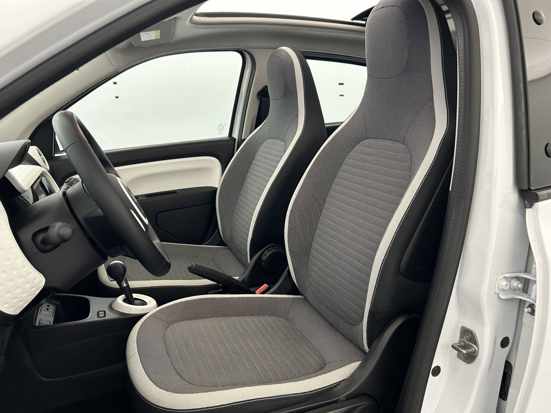 Vente en ligne Renault Twingo Electrique Twingo III E-Tech au prix de 11 990 €