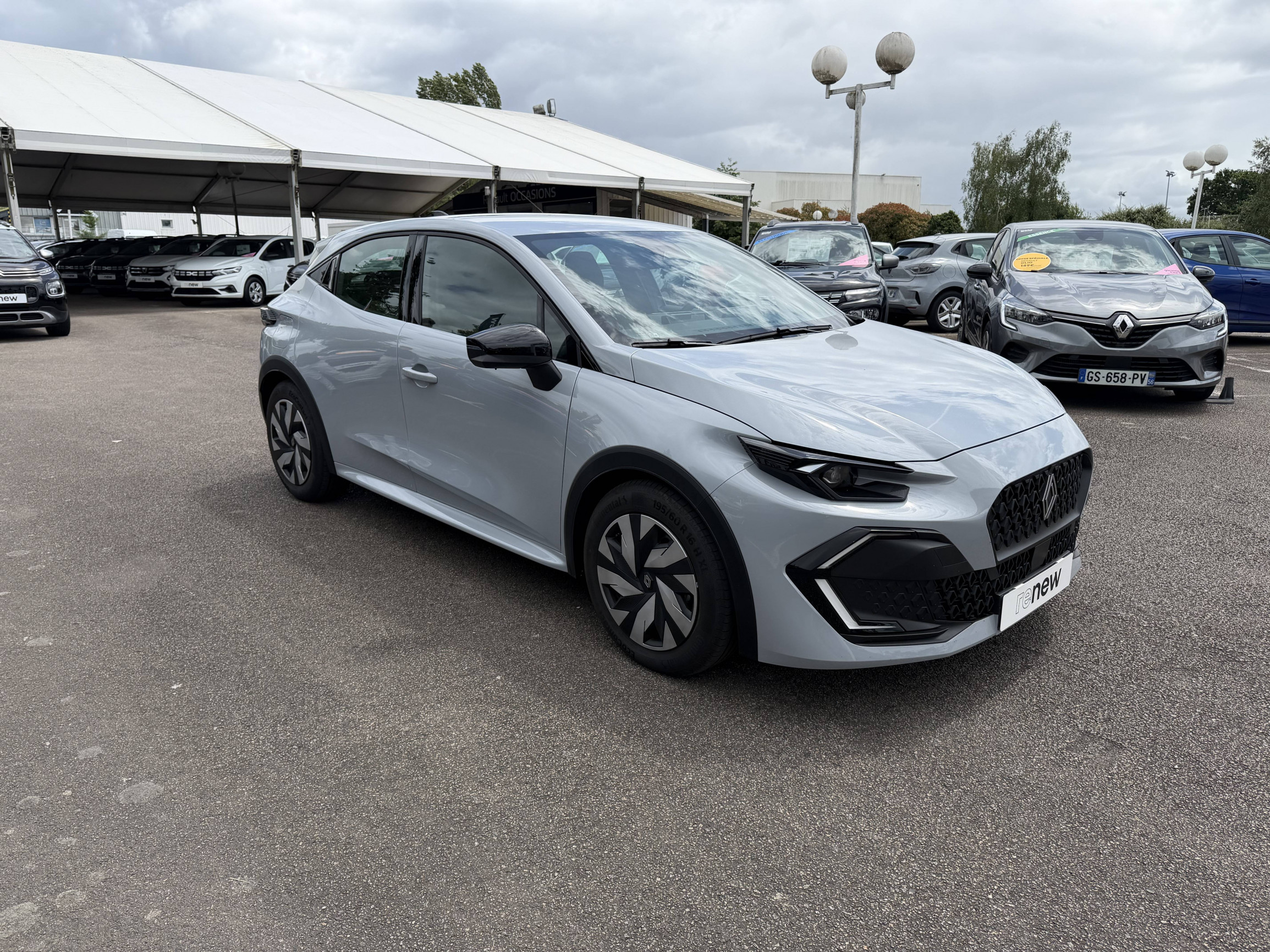 Vente en ligne Renault Clio 6 Clio E-Tech full hybrid 160 ch au prix de 24 990 €