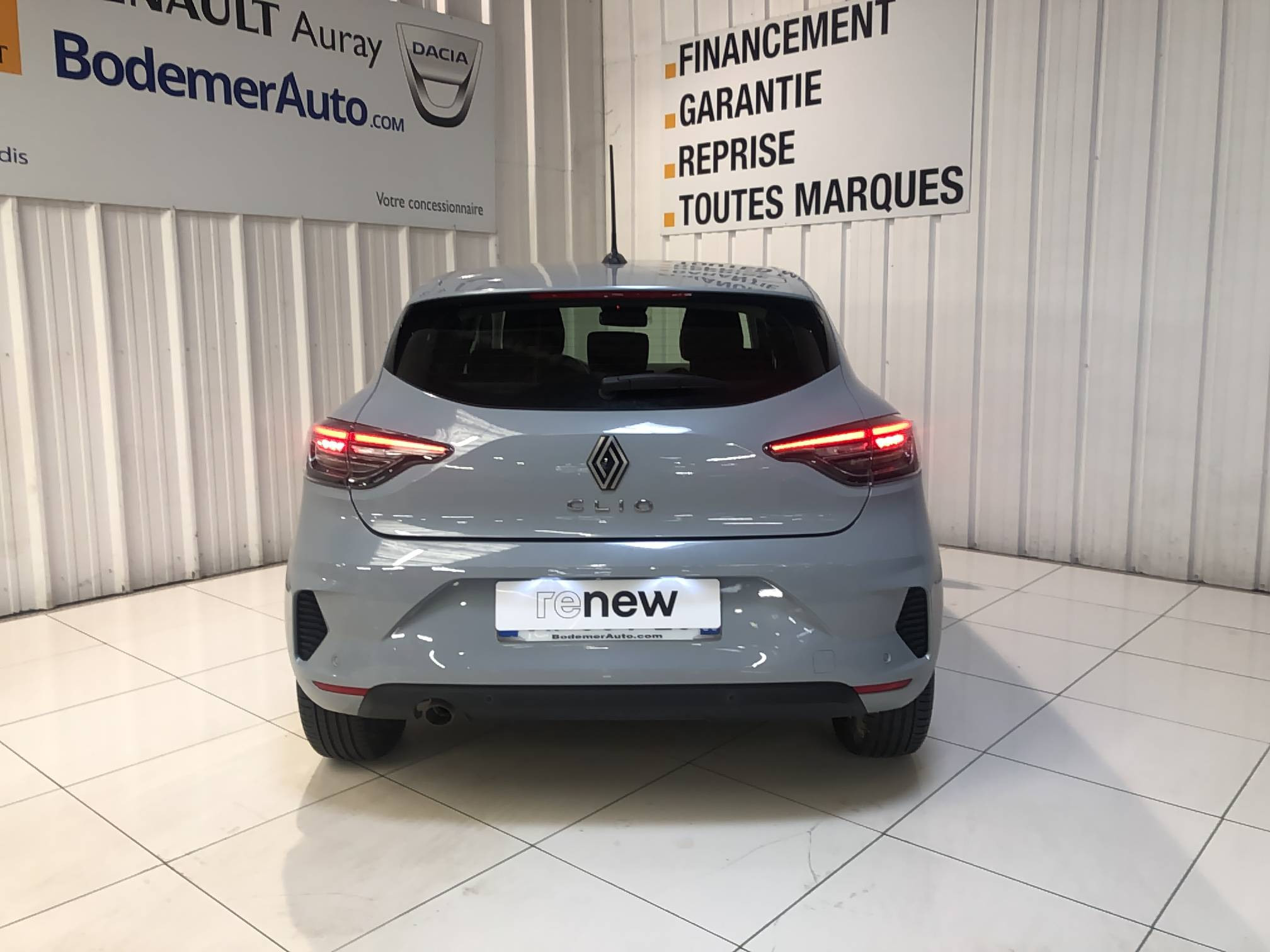 Vente en ligne Renault Clio 5 Clio TCe 90 au prix de 15 990 €