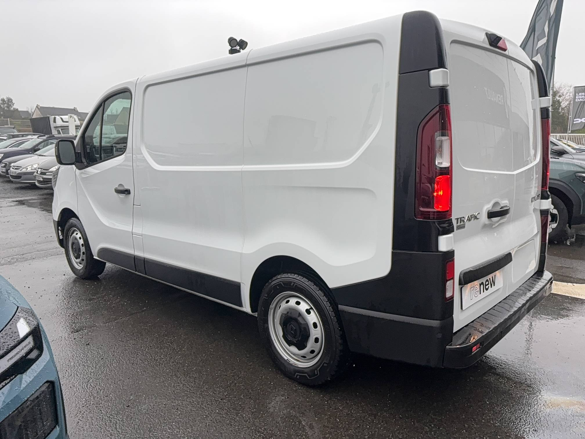 Vente en ligne Renault Trafic 3 Fourgon TRAFIC FGN L1H1 2800 KG BLUE DCI 130 au prix de 17 500 €