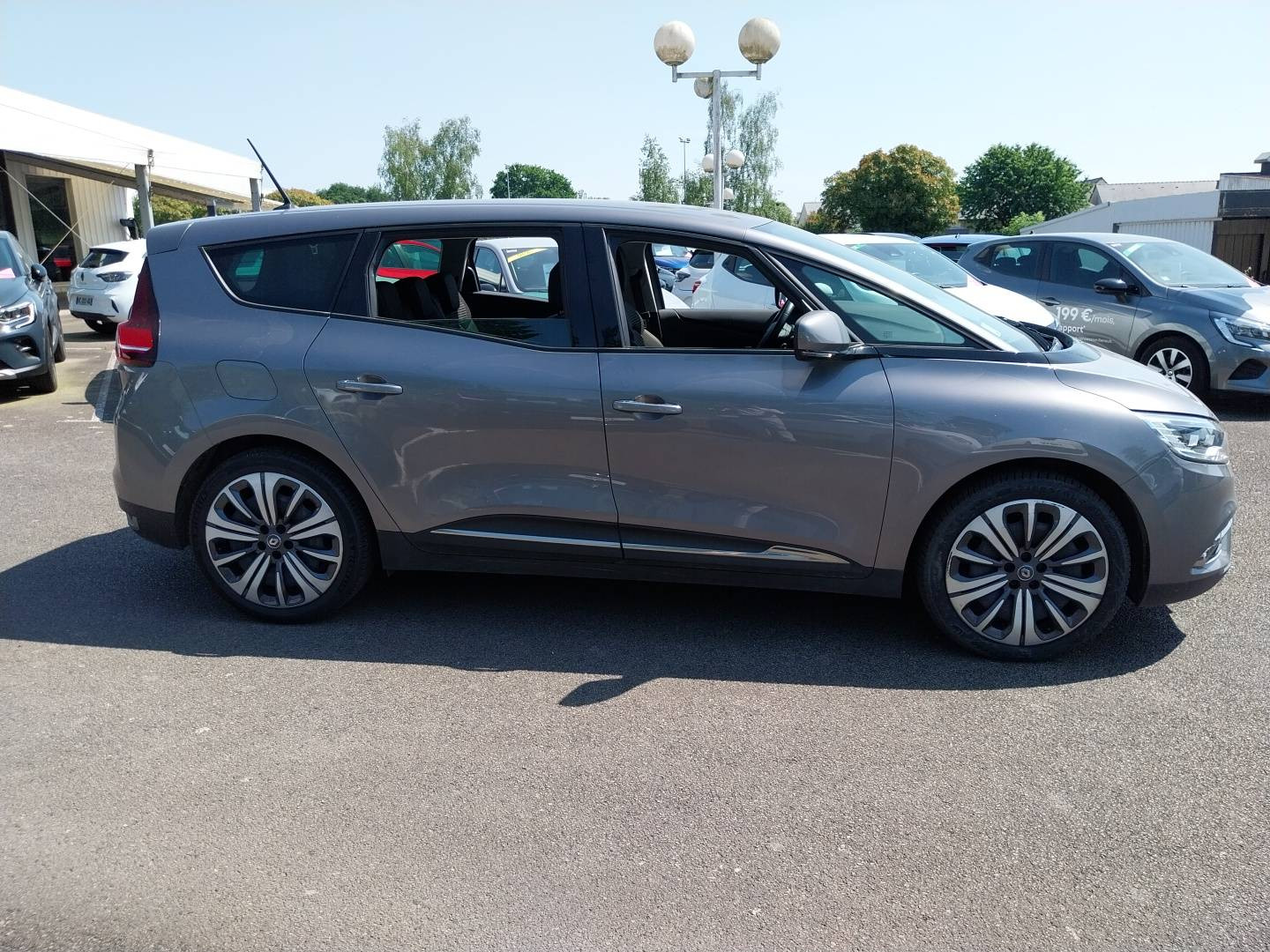 Vente en ligne Renault Grand Scenic 4 Grand Scenic TCe 140 au prix de 19 590 €