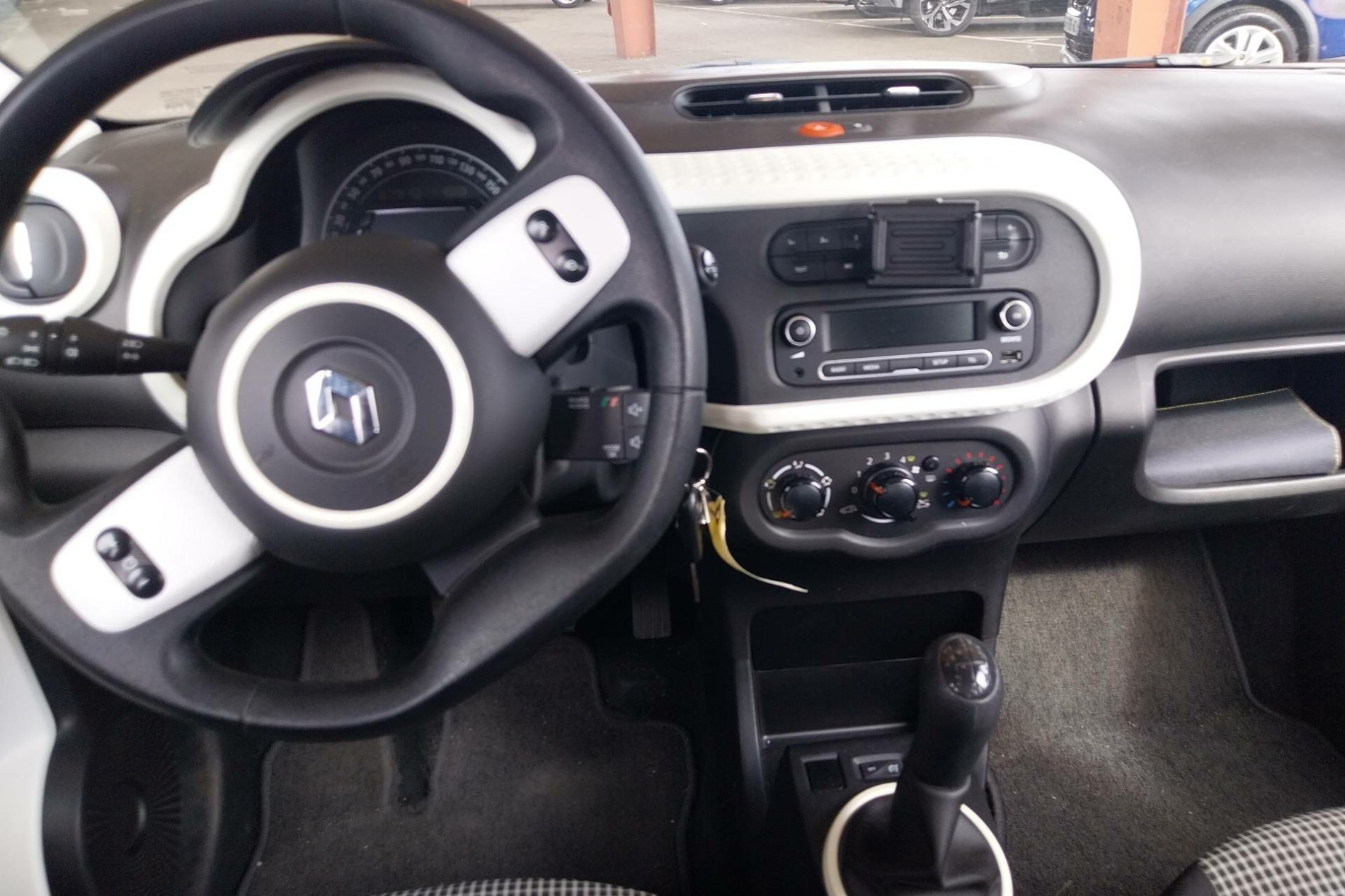 Vente en ligne Renault Twingo 3  1.0 SCe 70 E6C au prix de 7 990 €