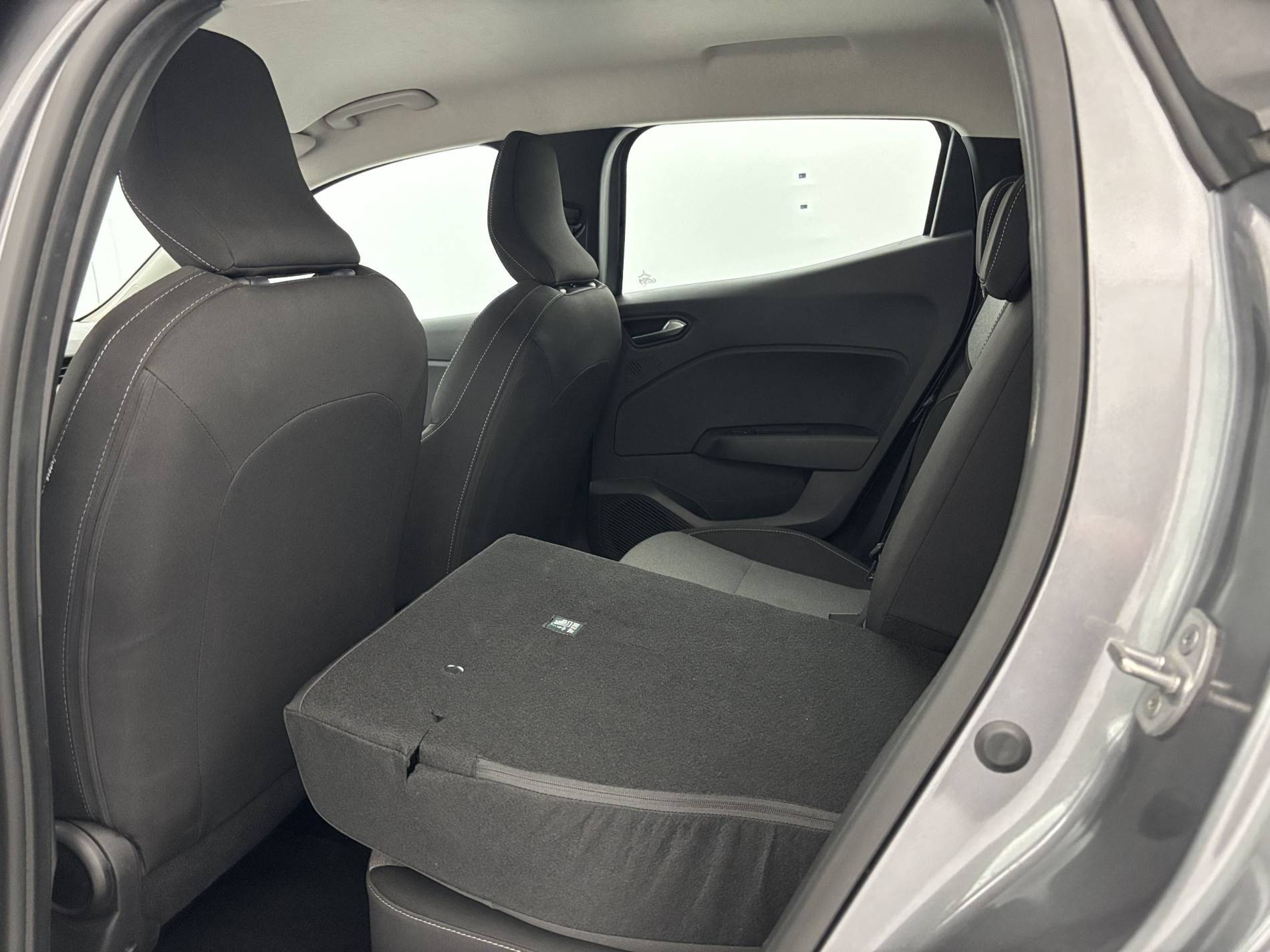 Vente en ligne Renault Clio 5 Clio Blue dCi 100 ch GSR2 au prix de 18 390 €