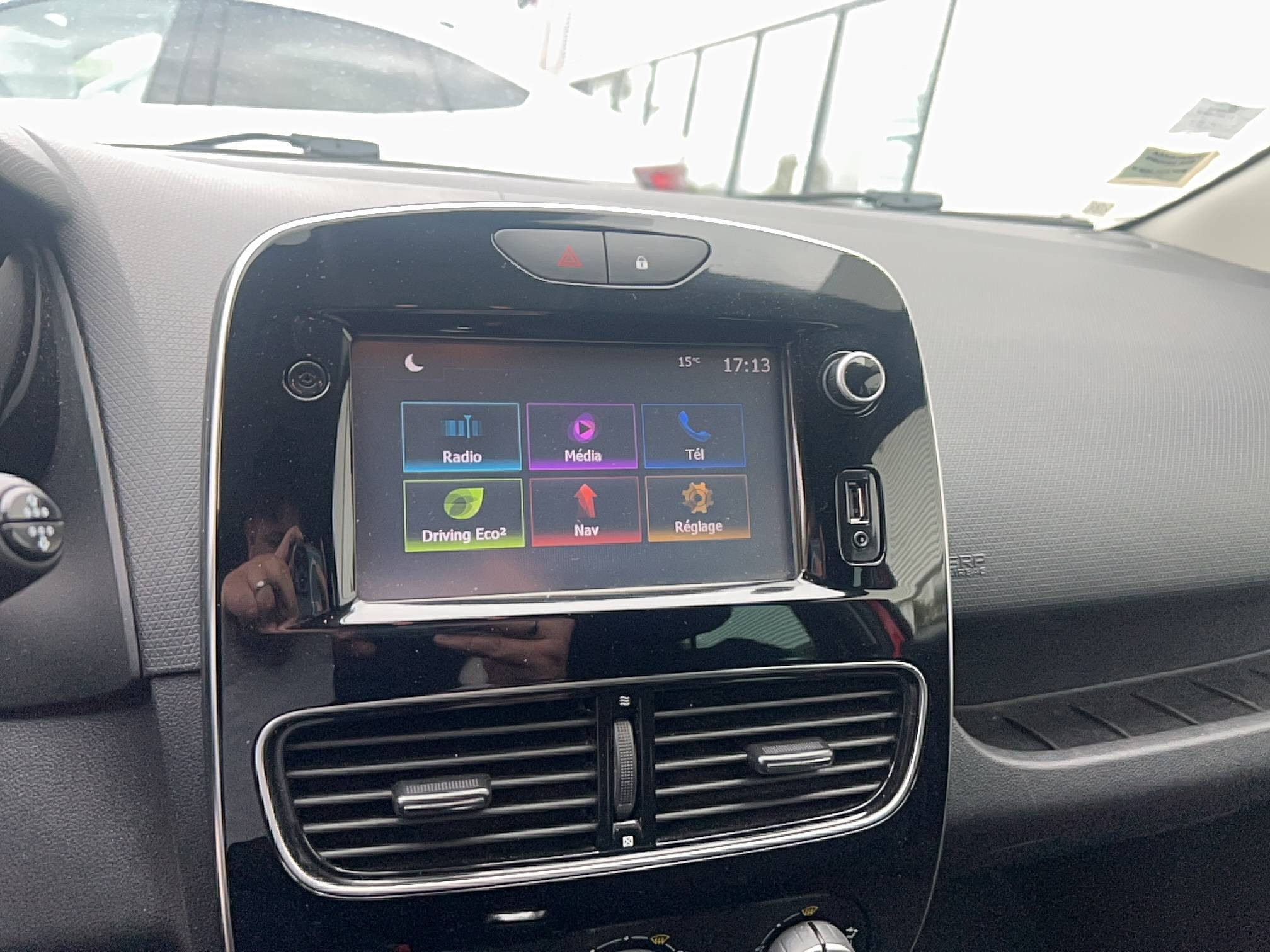 Vente en ligne Renault Clio 4 Clio TCe 90 E6C au prix de 10 590 €