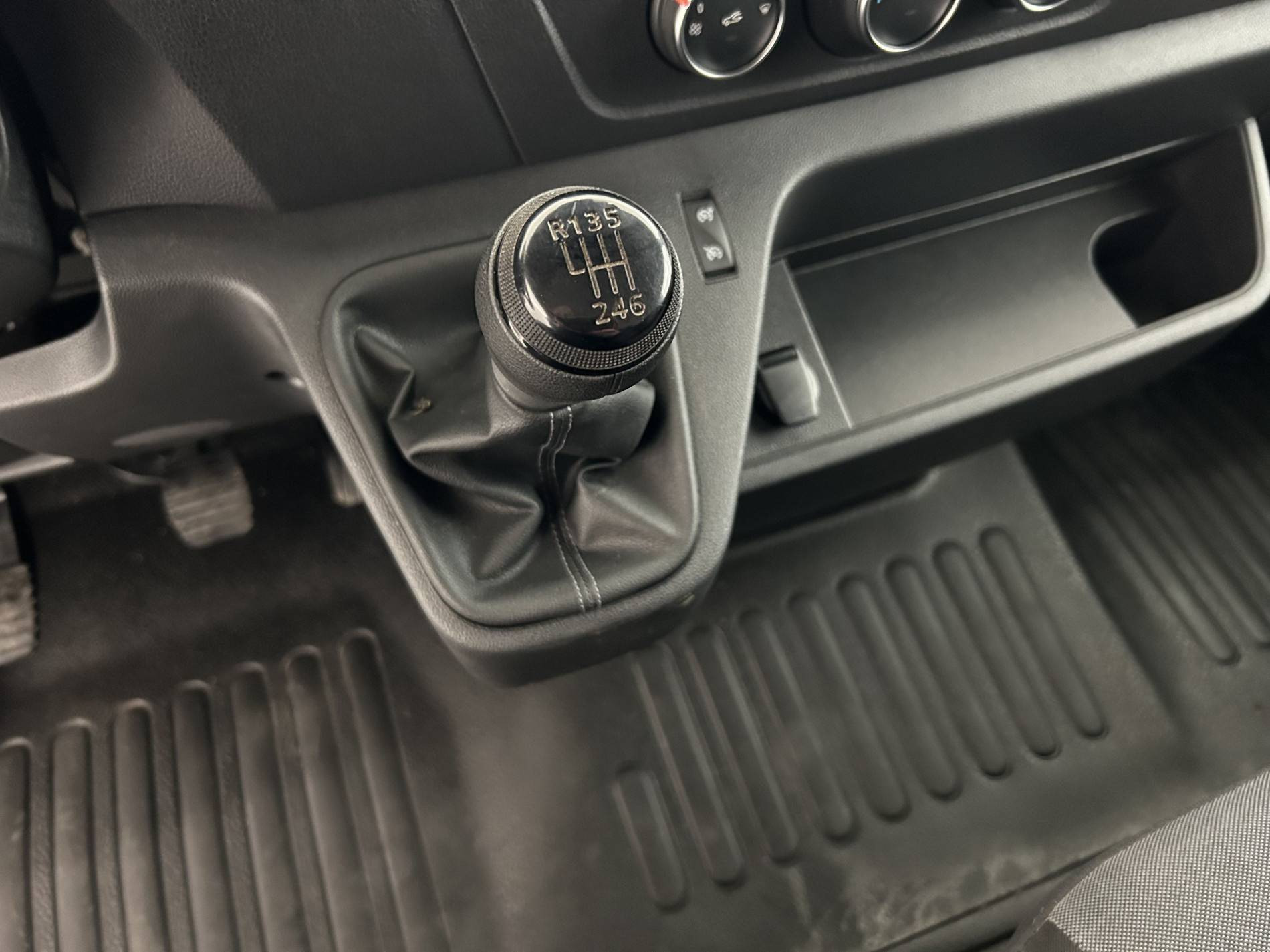 Vente en ligne Renault Master Fourgon MASTER FGN TRAC F3500 L2H2 BLUE DCI 135 au prix de 25 990 €