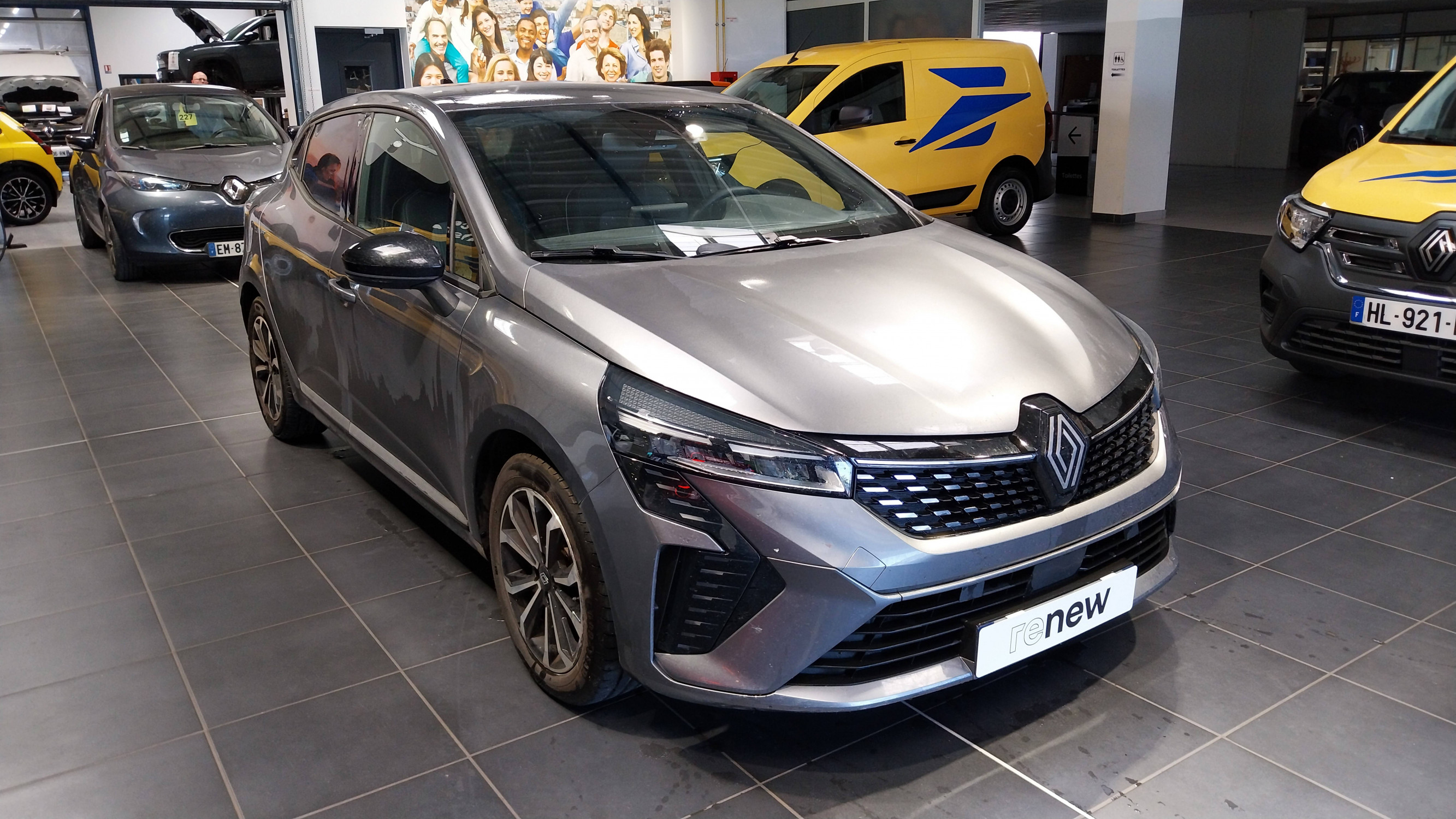 Vente en ligne Renault Clio 5 Clio E-Tech full hybrid 145 au prix de 16 990 €