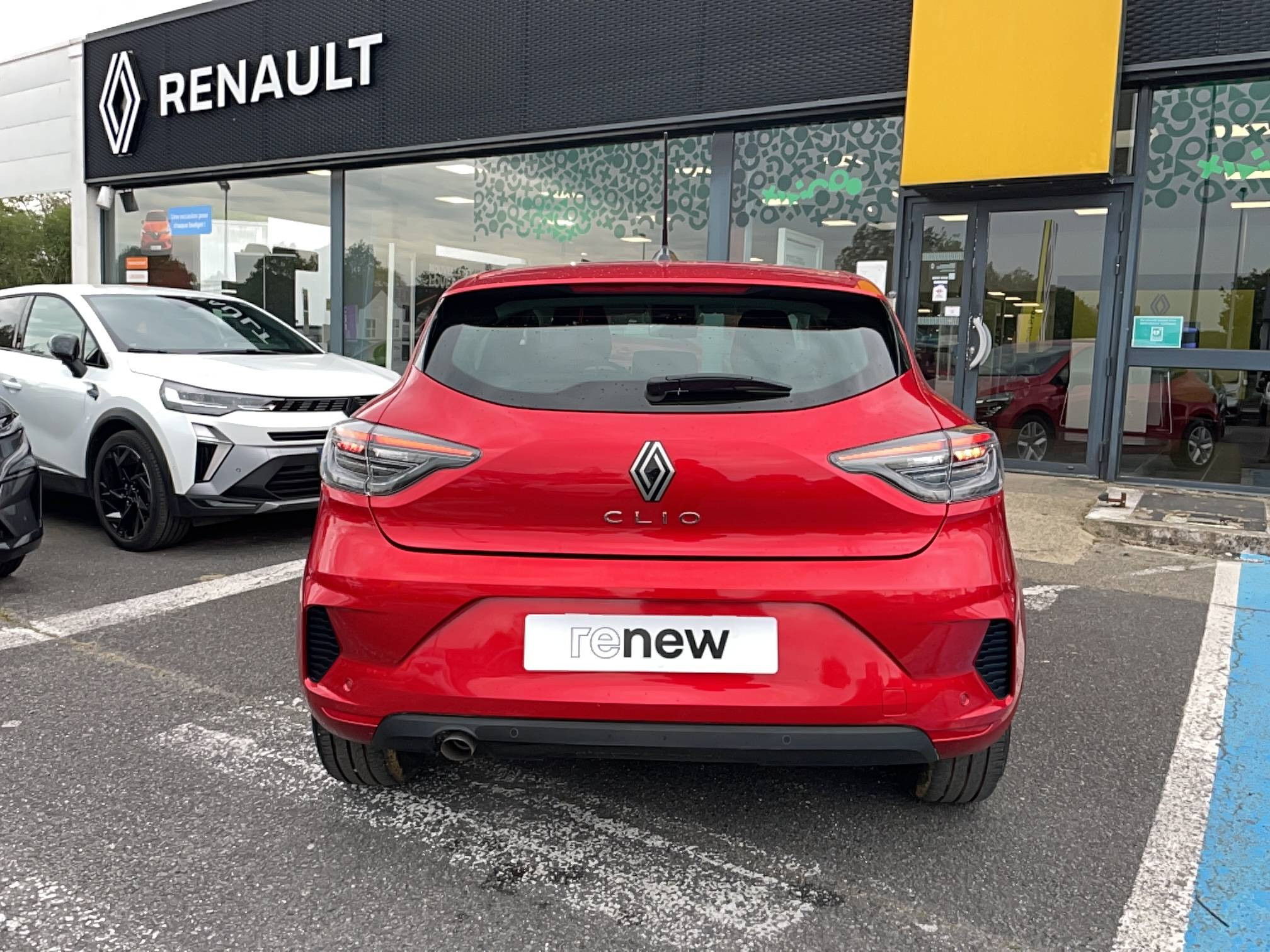 Vente en ligne Renault Clio 5 Clio TCe 90 au prix de 15 990 €