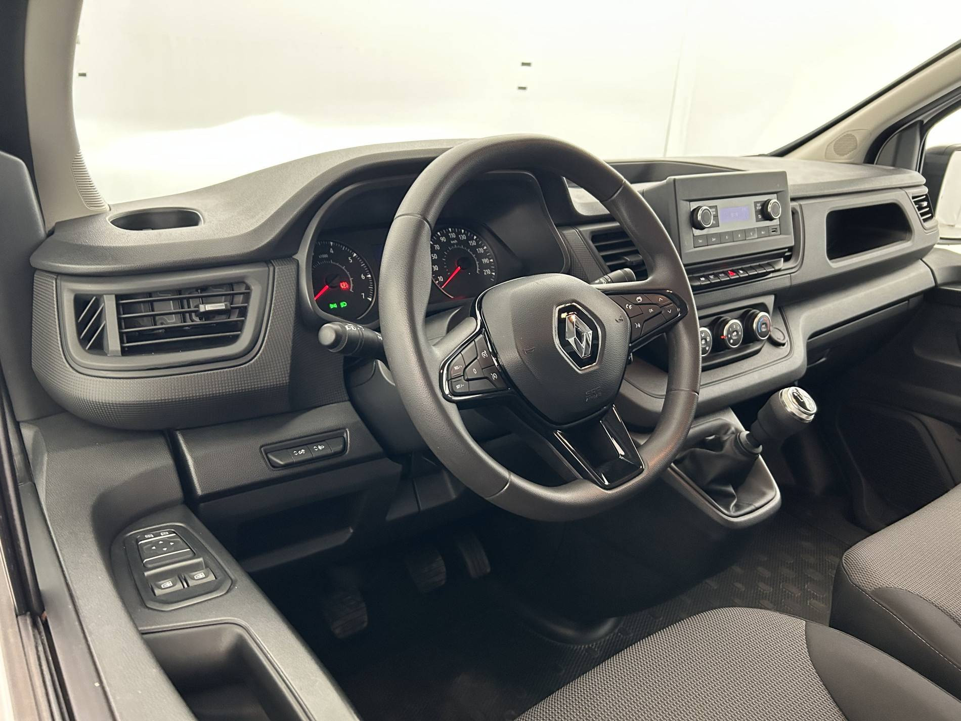 Vente en ligne Renault Trafic 3 Fourgon TRAFIC FG BLUE DCI 130 L1H1 3T GSR2 au prix de 23 990 €