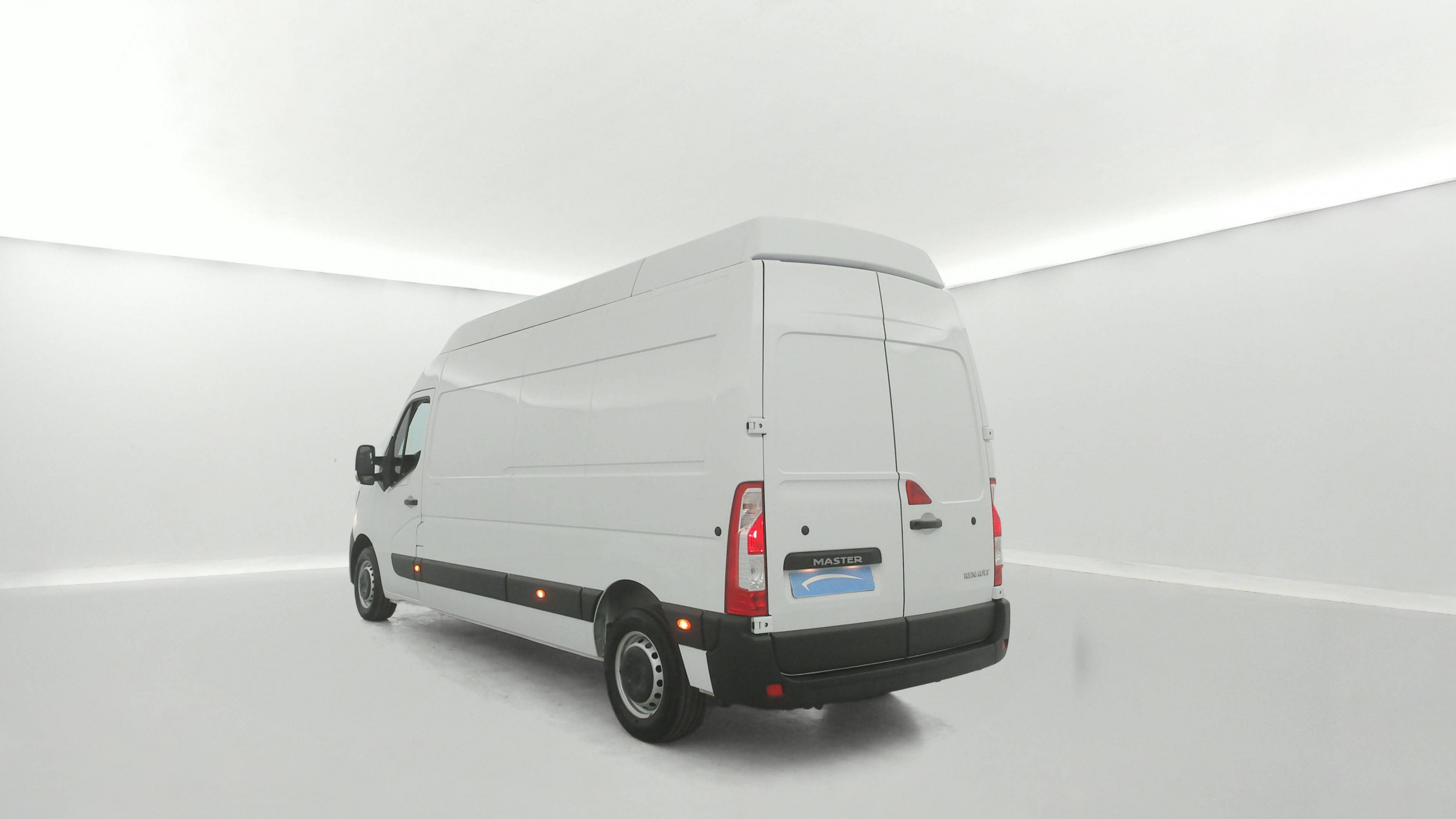 Vente en ligne Renault Master Fourgon MASTER FGN TRAC F3500 L3H3 BLUE DCI 135 au prix de 27 490 €