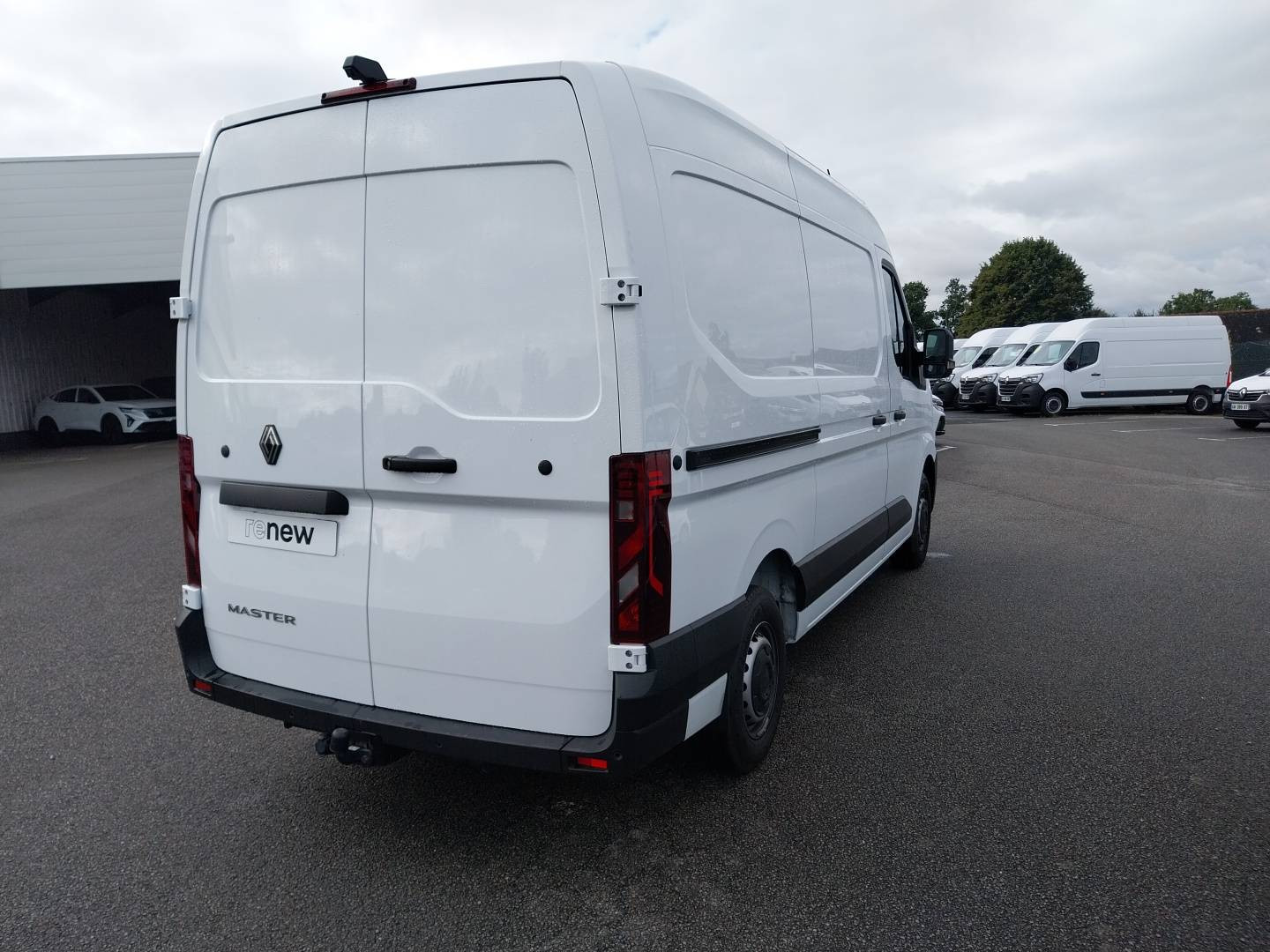 Vente en ligne Renault Master Fourgon MASTER FG BLUE DCI 130 L2H2 3T5 TR au prix de 30 990 €