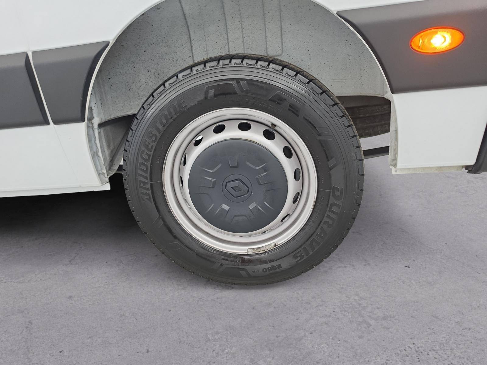 Vente en ligne Renault Master Fourgon MASTER FGN TRAC F3500 L3H3 BLUE DCI 135 au prix de 25 990 €