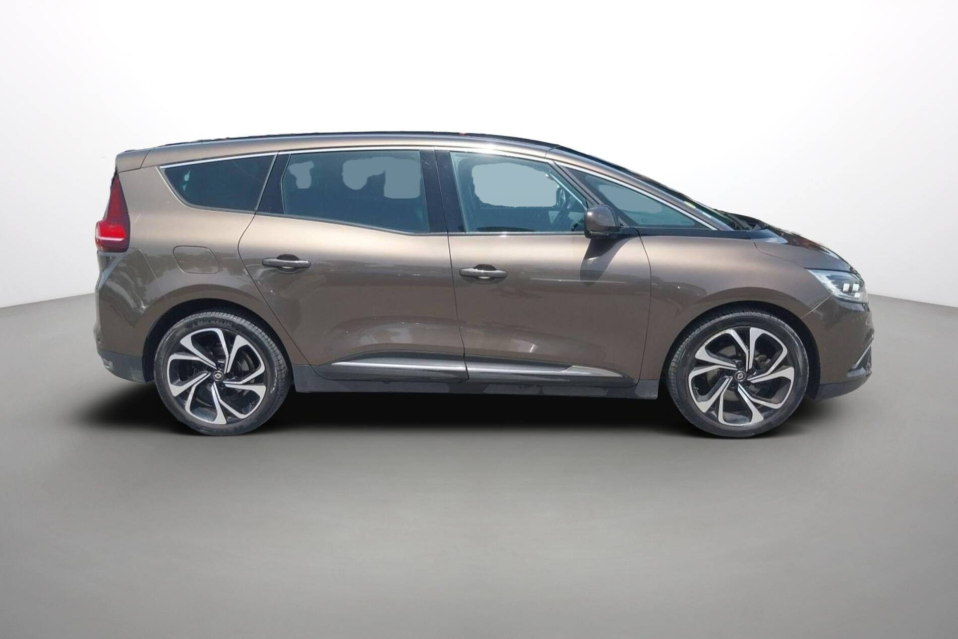 Vente en ligne Renault Grand Scenic 4 Grand Scenic Blue dCi 120 au prix de 15 570 €