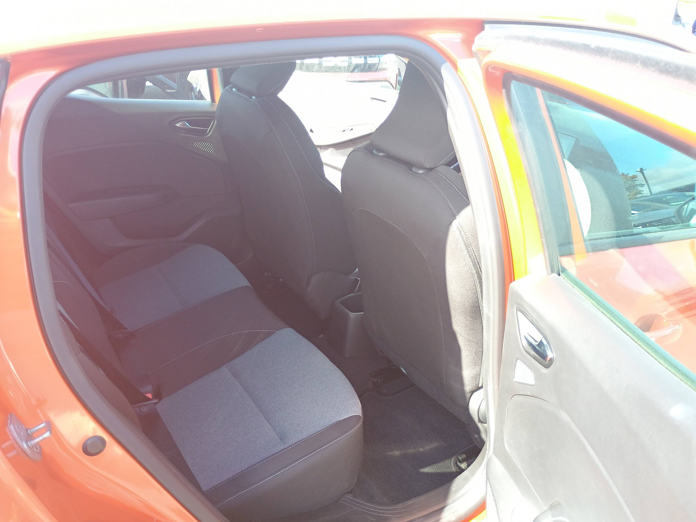 Vente en ligne Renault Clio 5 Clio E-Tech full hybrid 145 au prix de 16 300 €