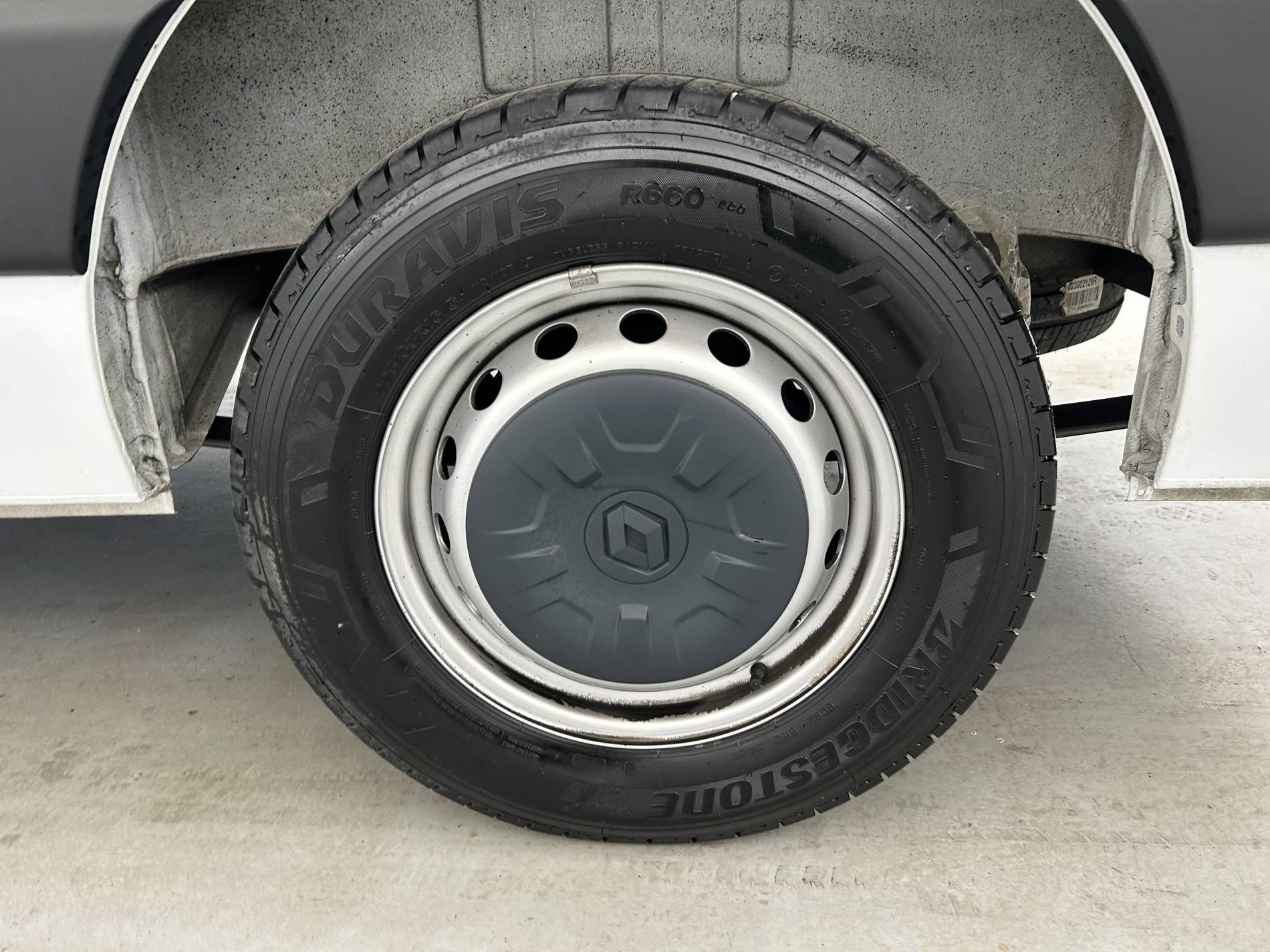 Vente en ligne Renault Master Fourgon MASTER FGN TRAC F3500 L2H2 BLUE DCI 135 au prix de 26 990 €