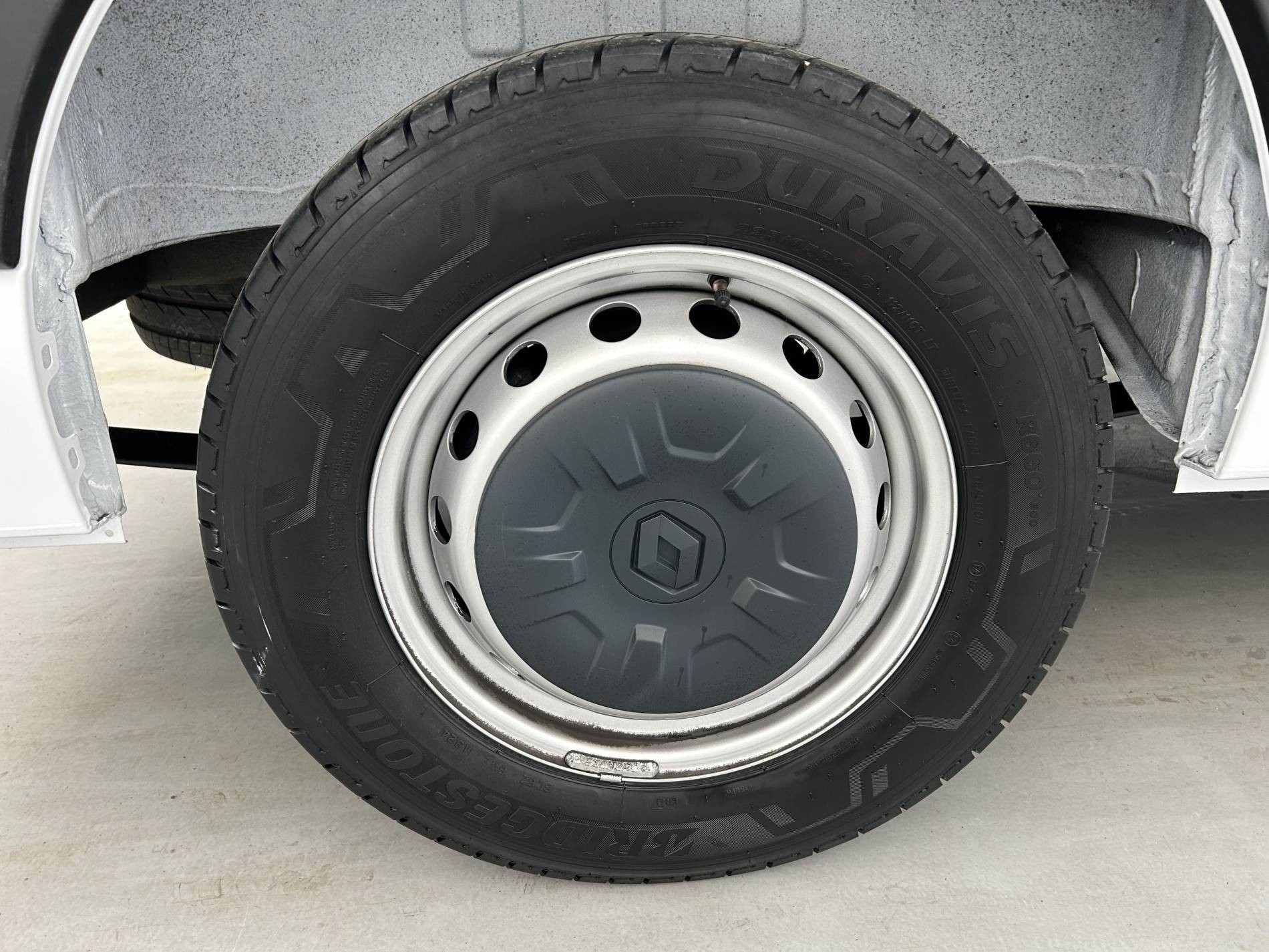Vente en ligne Renault Master Fourgon MASTER CA TRAC F3500 L2H2 BLUE DCI 135 au prix de 26 490 €