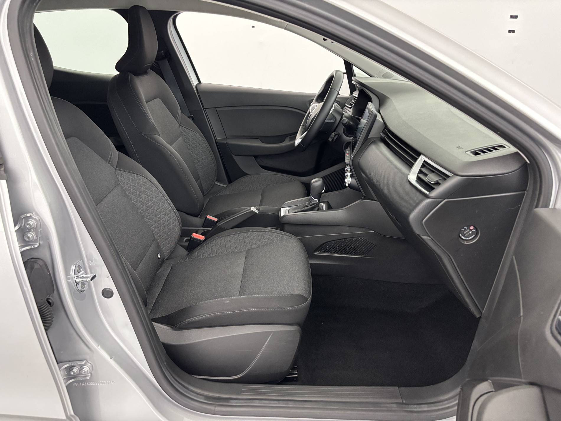 Vente en ligne Renault Clio 5 Clio E-Tech 140 - 21N au prix de 15 990 €