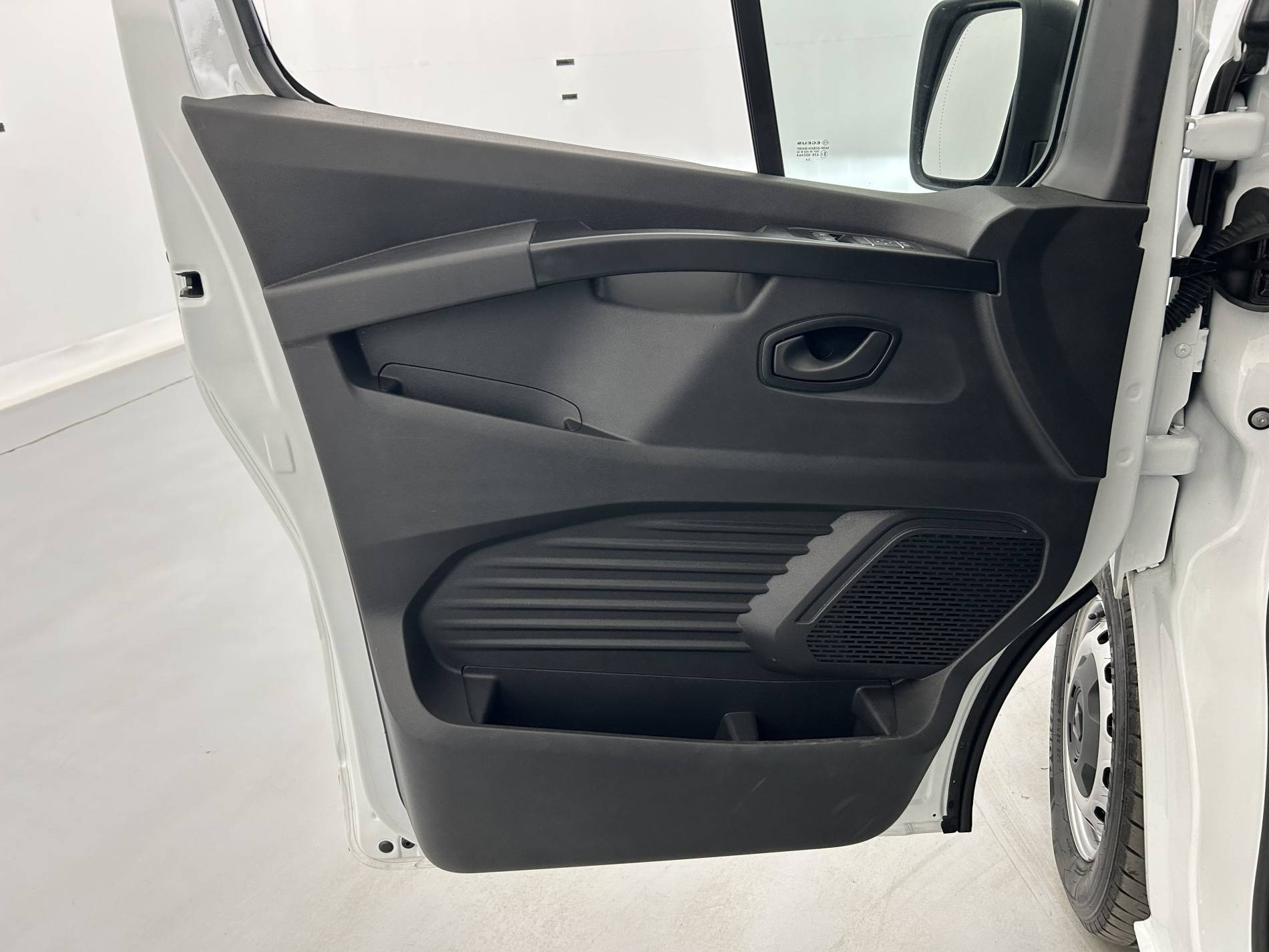 Vente en ligne Renault Trafic 3 Fourgon TRAFIC FG BLUE DCI 130 L1H1 3T GSR2 au prix de 26 750 €