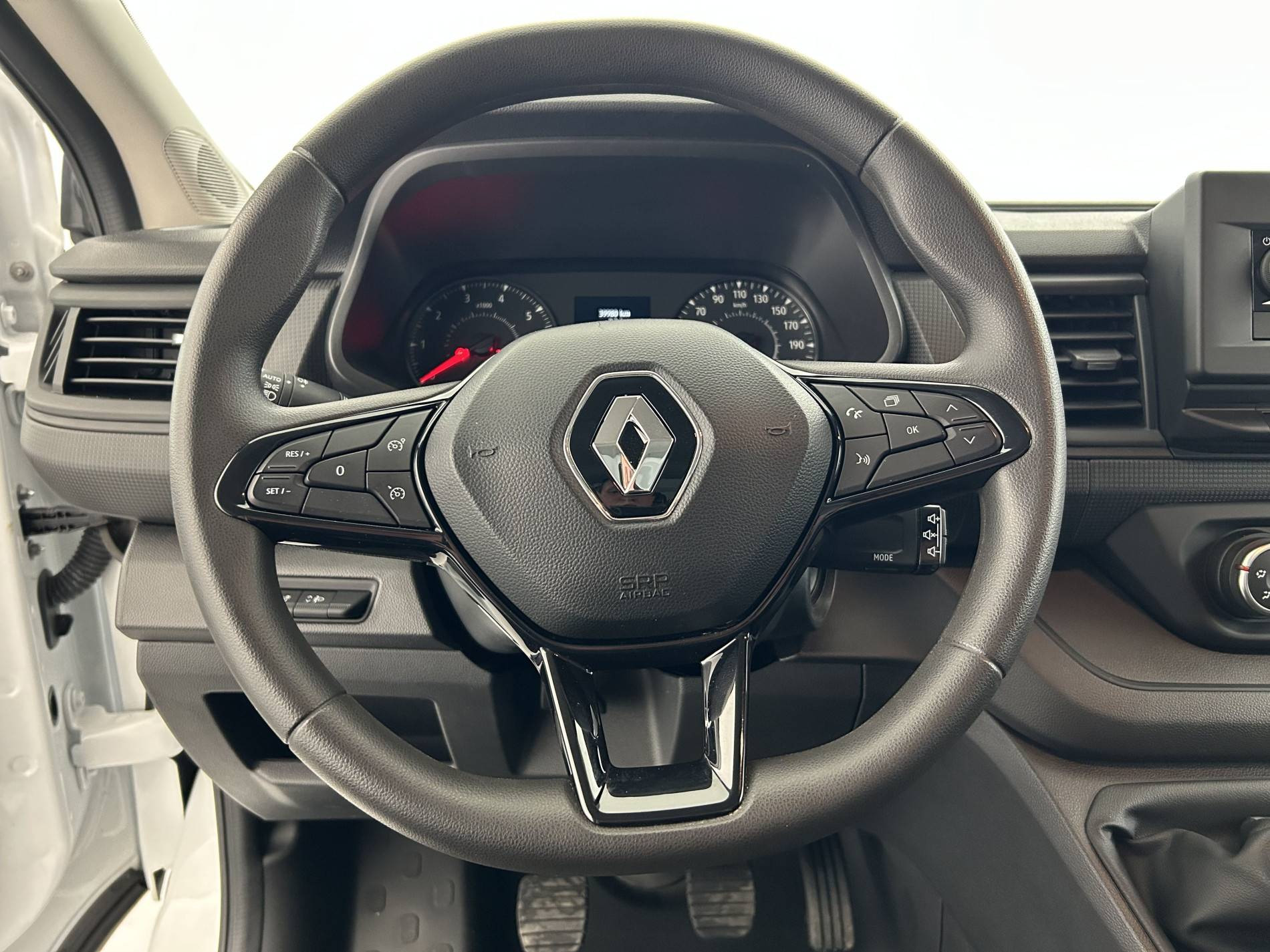 Vente en ligne Renault Trafic 3 Fourgon TRAFIC FG BLUE DCI 130 L1H1 3T GSR2 au prix de 23 990 €