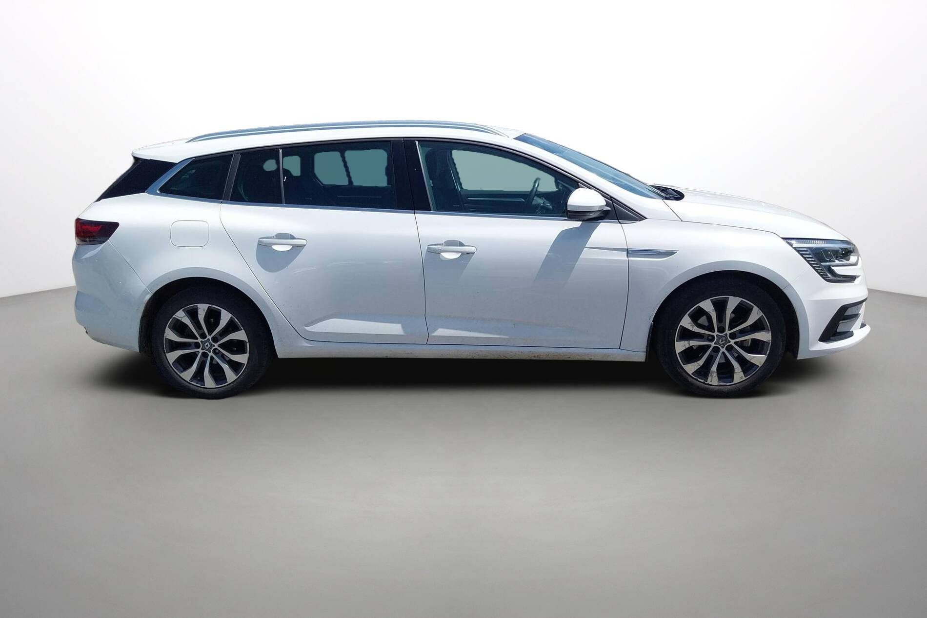 Vente en ligne Renault Megane 4 Estate  TCe 140 EDC au prix de 18 950 €