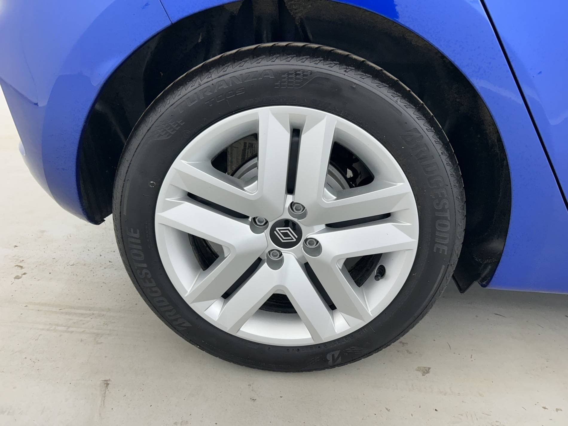 Vente en ligne Renault Clio 5 Clio E-Tech full hybrid 145 au prix de 19 800 €