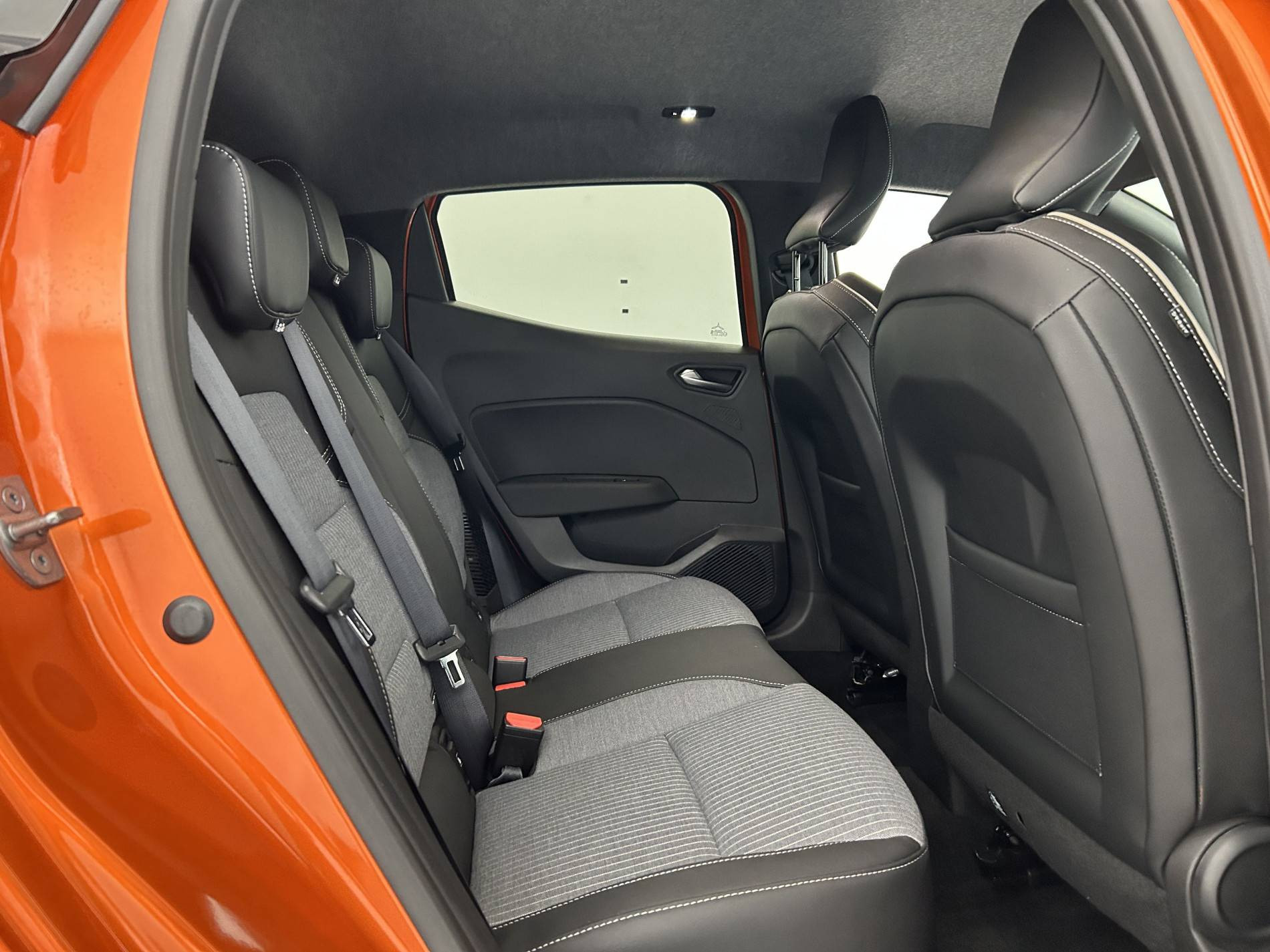 Vente en ligne Renault Clio 5 Clio E-Tech full hybrid 145 au prix de 18 990 €