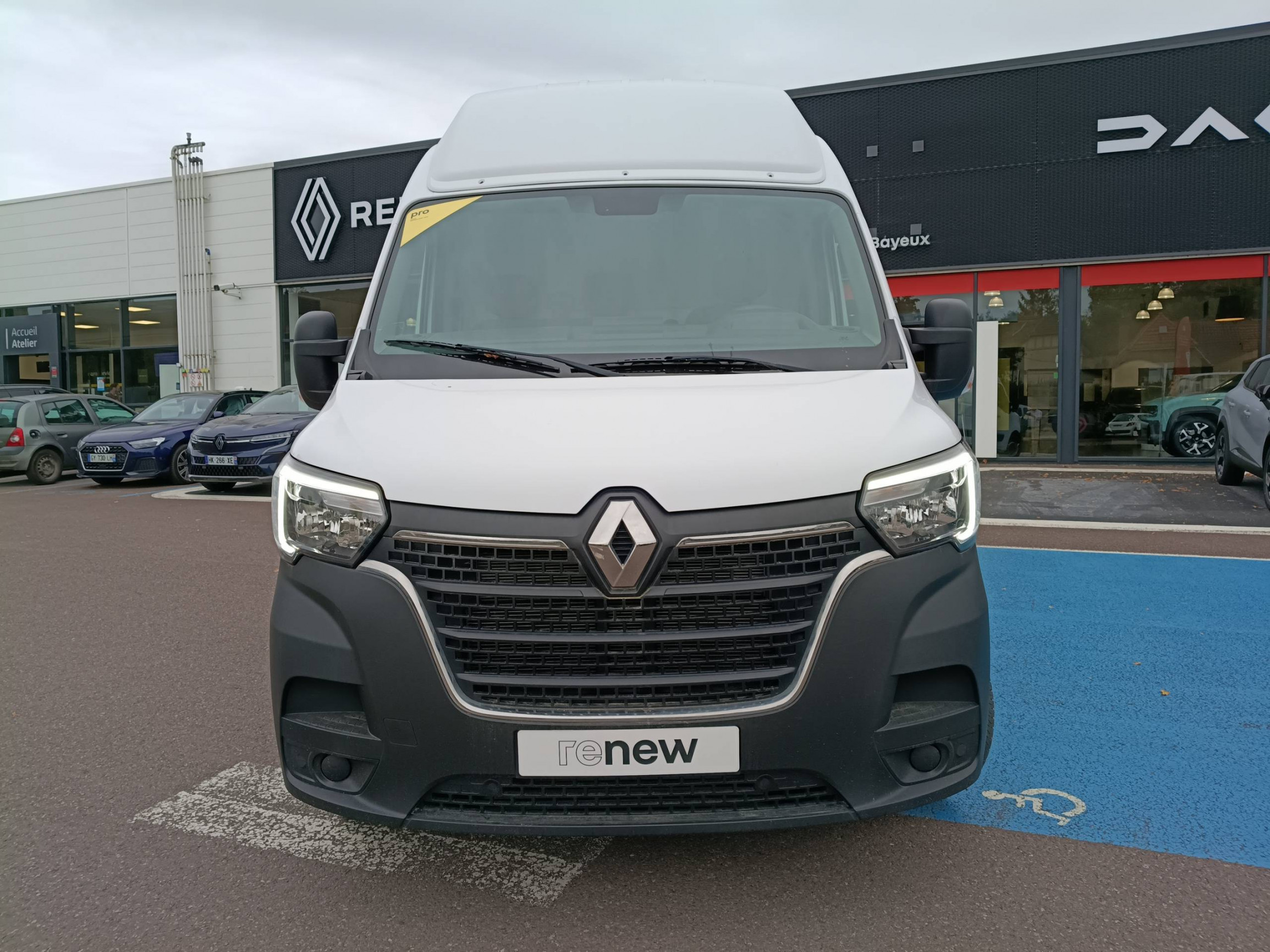 Vente en ligne Renault Master Fourgon MASTER FGN TRAC F3500 L3H3 BLUE DCI 135 au prix de 26 490 €