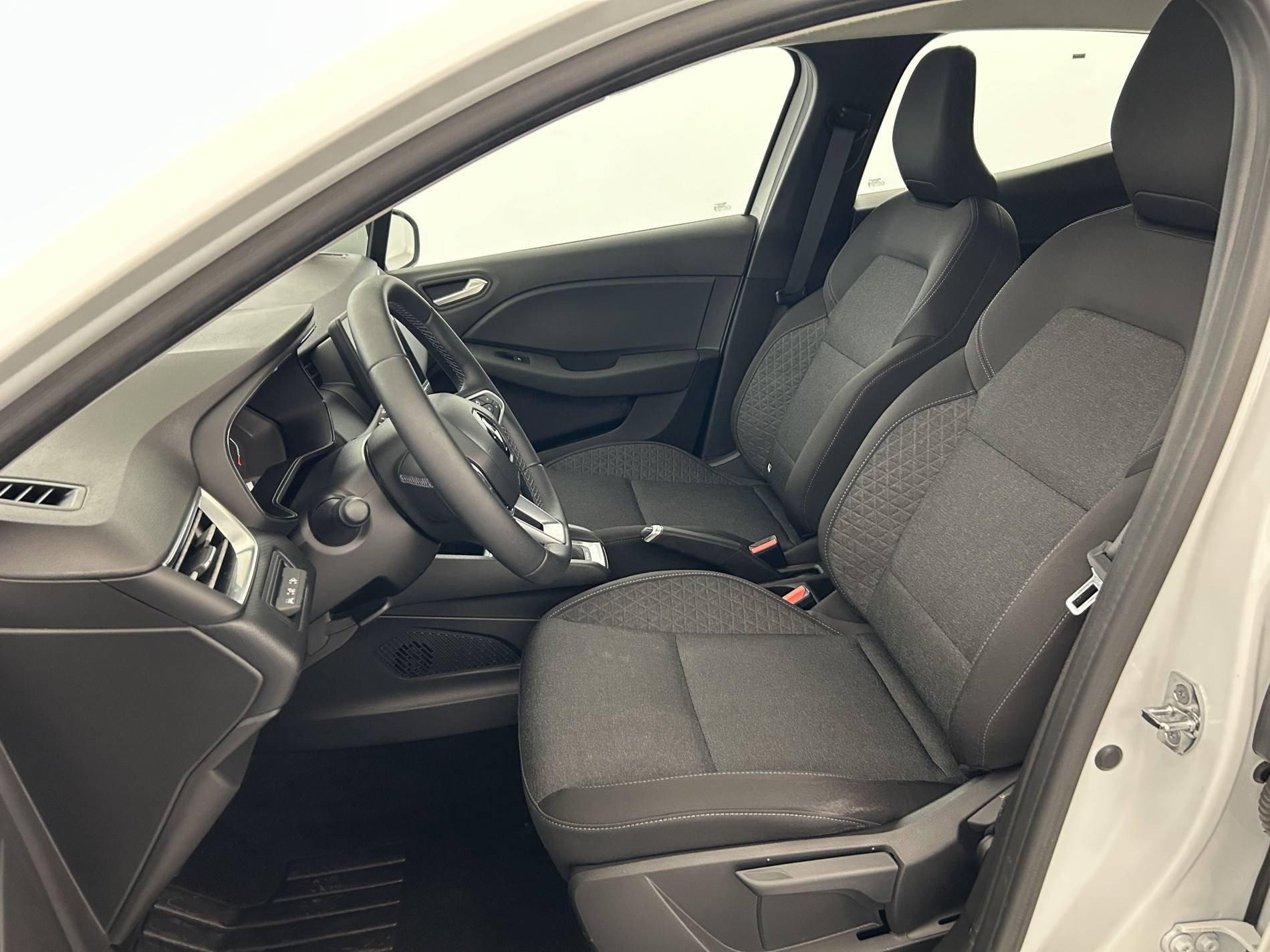 Vente en ligne Renault Clio 5 Clio E-Tech 140 - 21N au prix de 14 990 €