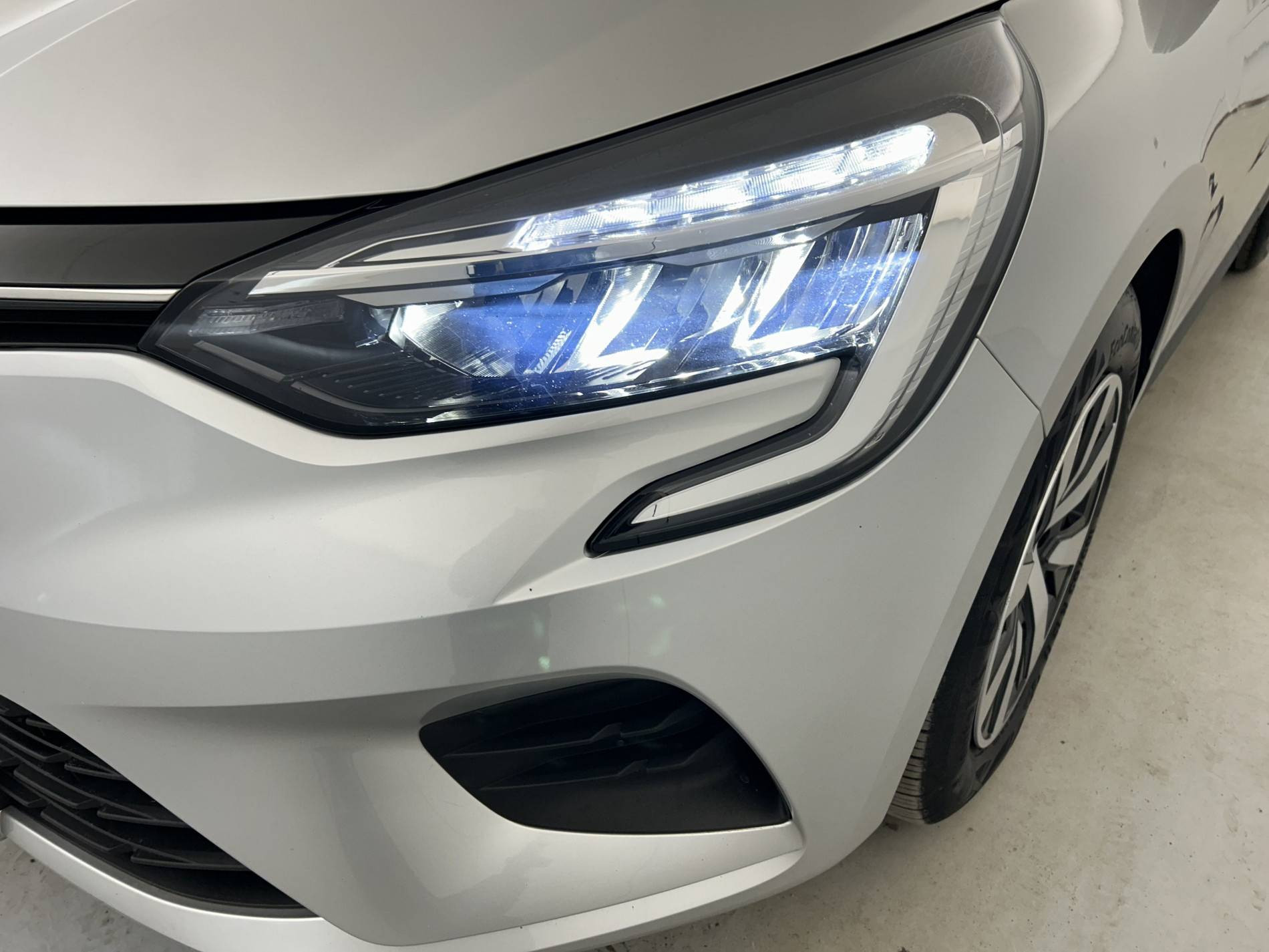 Vente en ligne Renault Clio 5 Clio TCe 90 au prix de 14 990 €