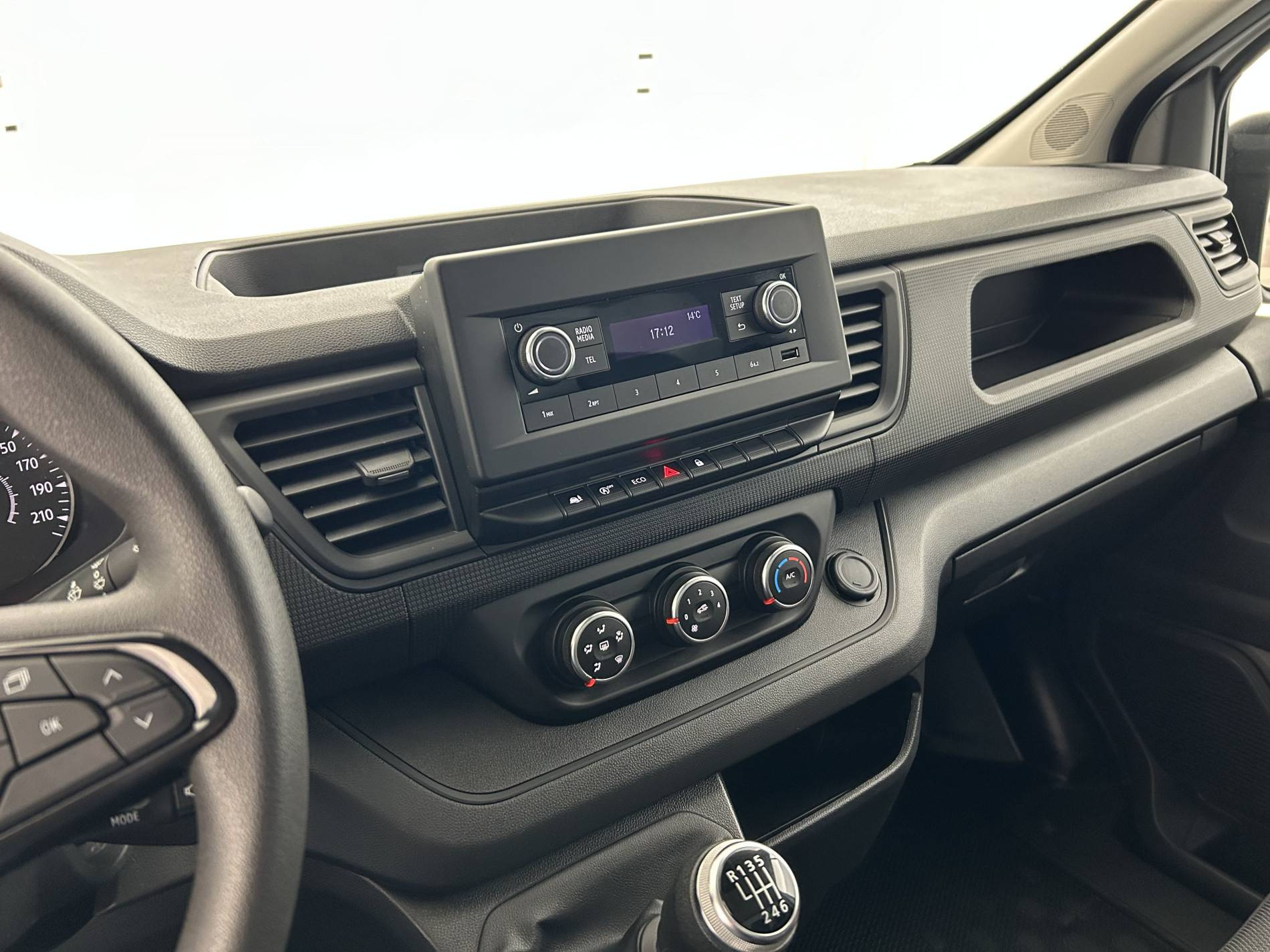 Vente en ligne Renault Trafic 3 Fourgon TRAFIC FG BLUE DCI 130 L1H1 3T GSR2 au prix de 23 999 €