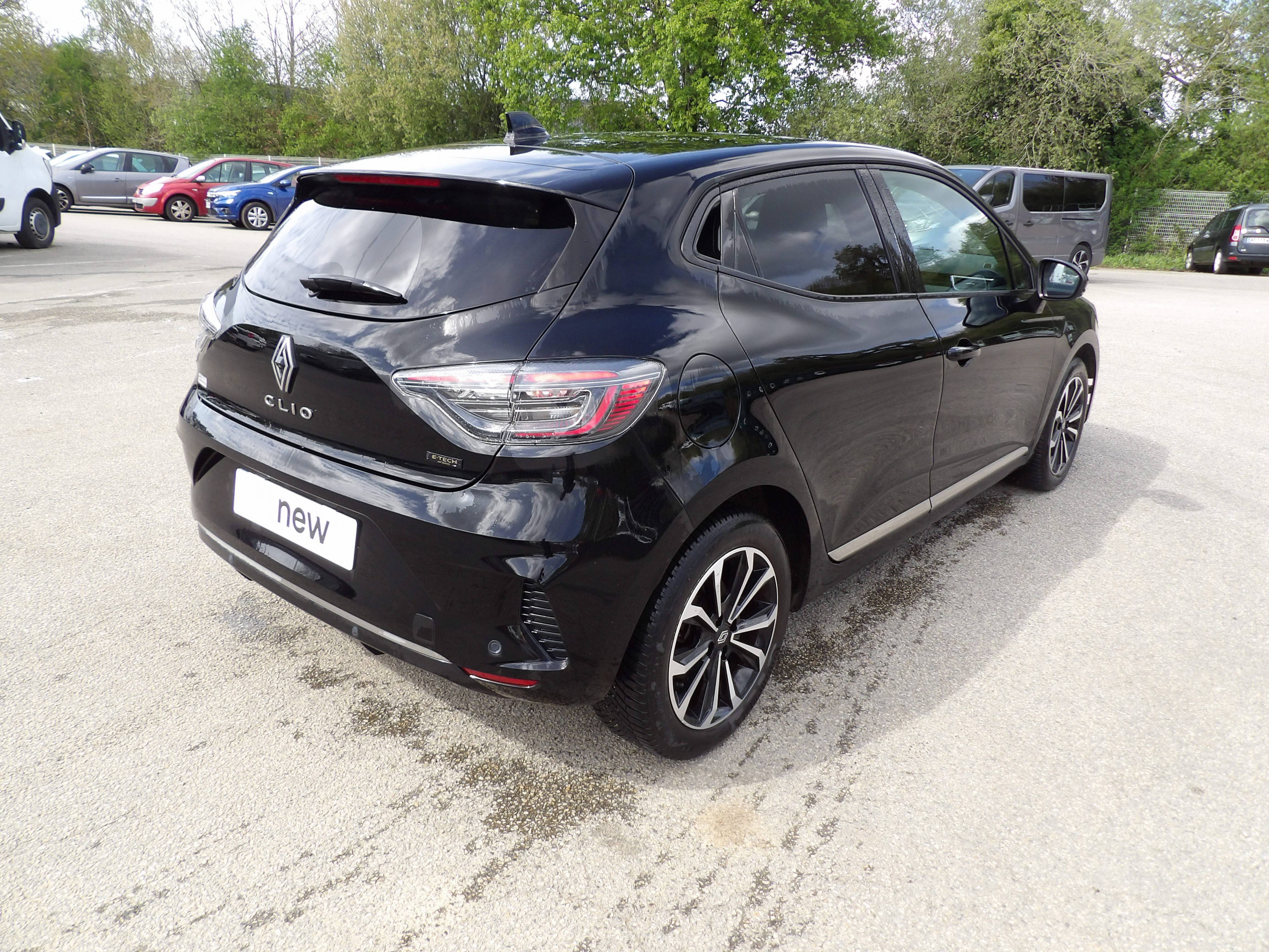 Vente en ligne Renault Clio 5 Clio E-Tech full hybrid 145 au prix de 18 999 €