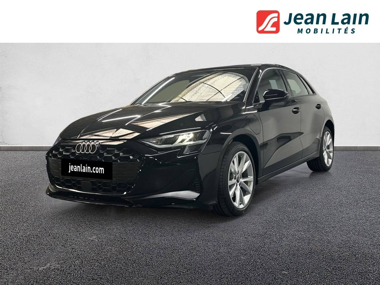 Vente en ligne AUDI A3 SPORTBACK A3 Sportback TFSI e Hybride rechargeable 204 S tronic 6 Design de 2026 au prix de 40 715 €