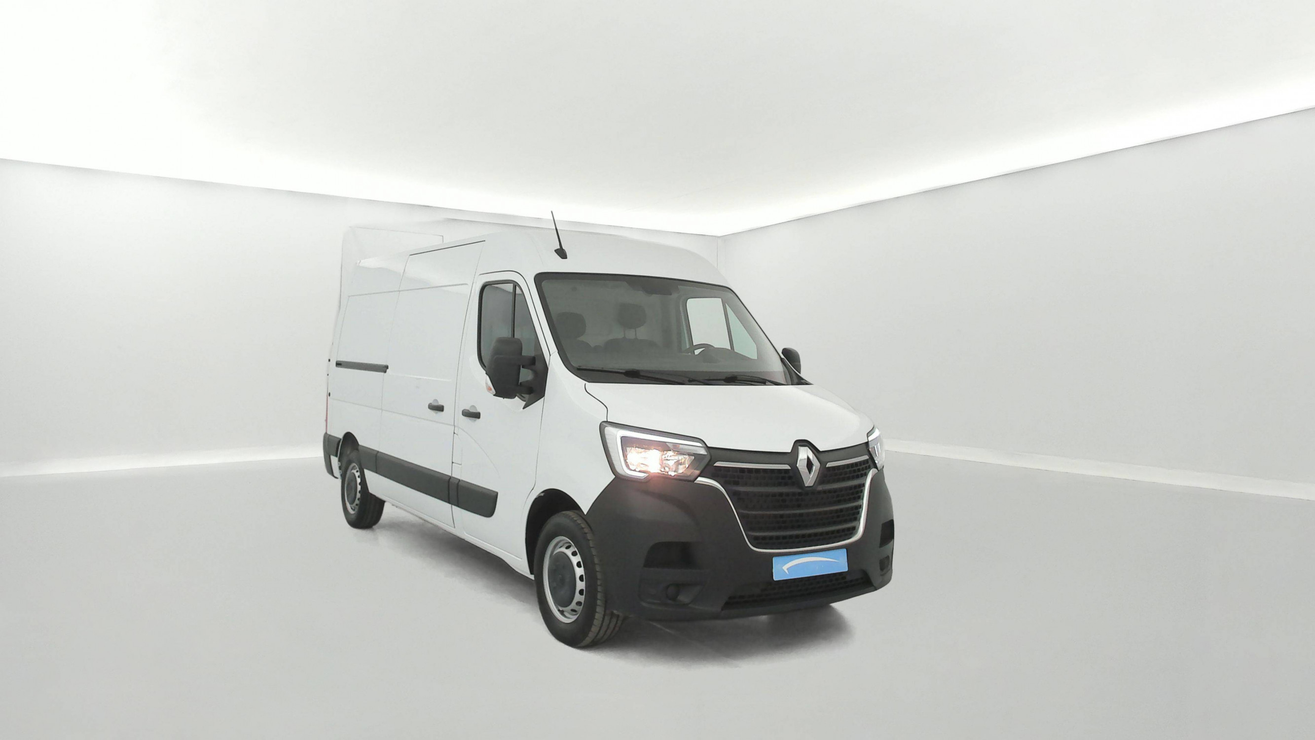 Vente en ligne Renault Master Fourgon MASTER FGN TRAC F3500 L2H2 BLUE DCI 135 au prix de 27 990 €