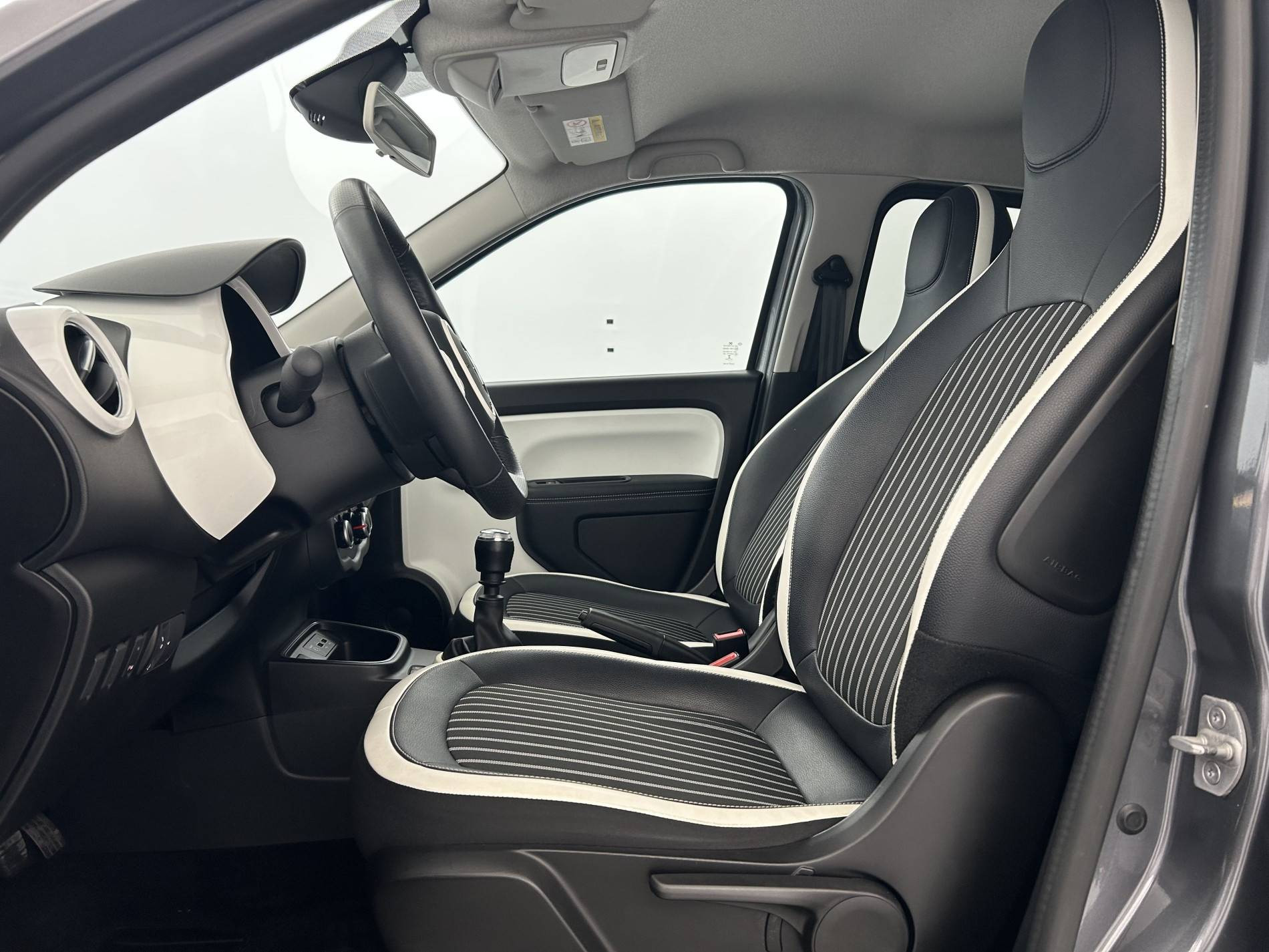 Vente en ligne Renault Twingo 3  TCe 95 au prix de 12 490 €