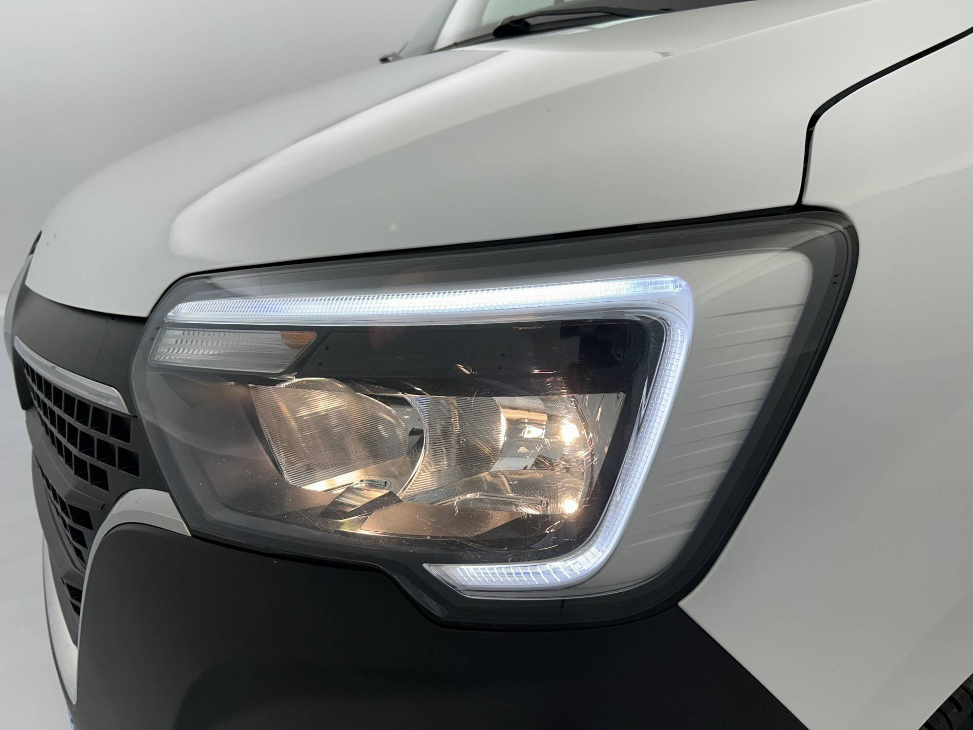 Vente en ligne Renault Master Fourgon MASTER FGN TRAC F3500 L2H2 BLUE DCI 135 au prix de 24 990 €