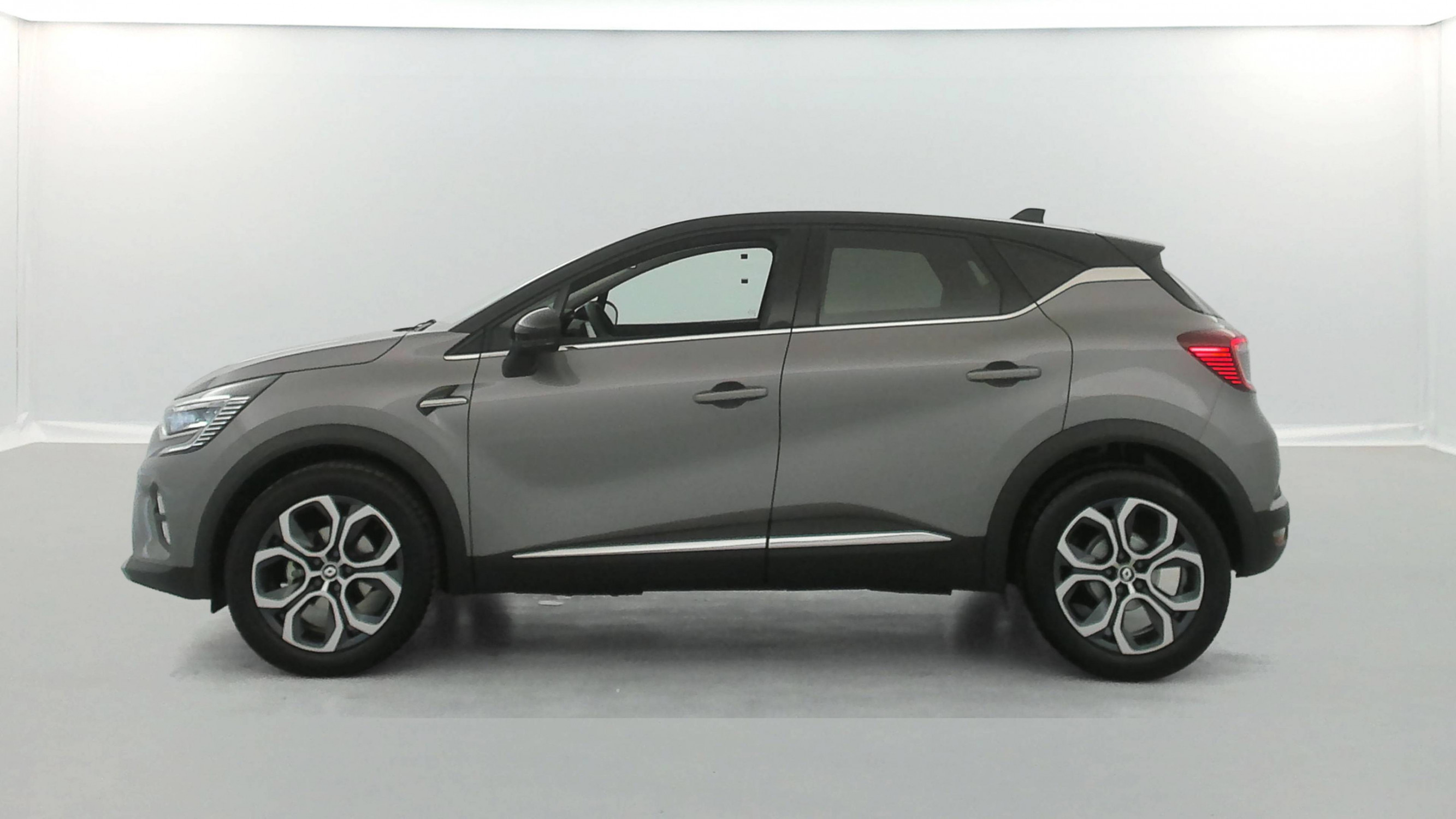 Vente en ligne Renault Captur  mild hybrid 160 EDC au prix de 20 490 €