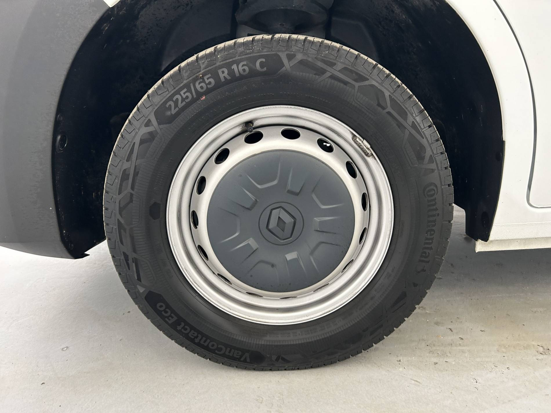 Vente en ligne Renault Master Fourgon MASTER FGN TRAC F3500 L2H2 BLUE DCI 135 au prix de 24 790 €